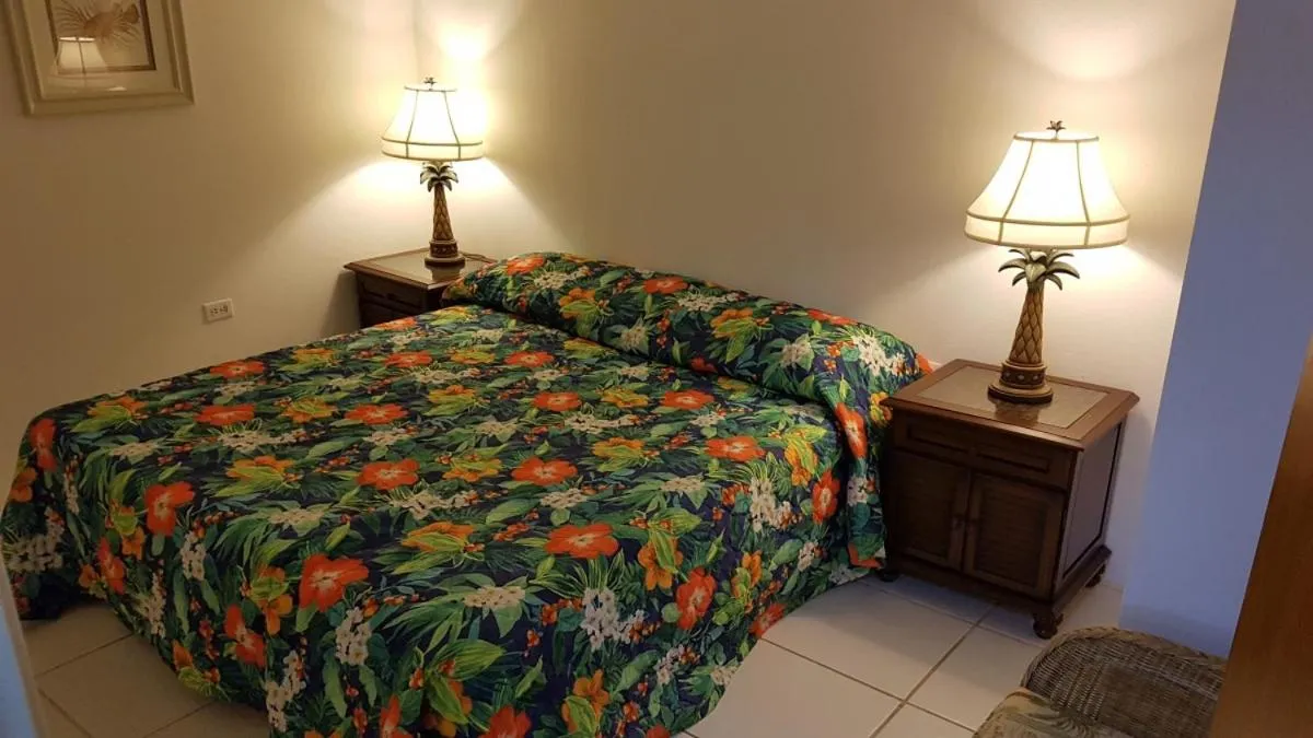 Bedroom, Bed in Aruba Beach Villas