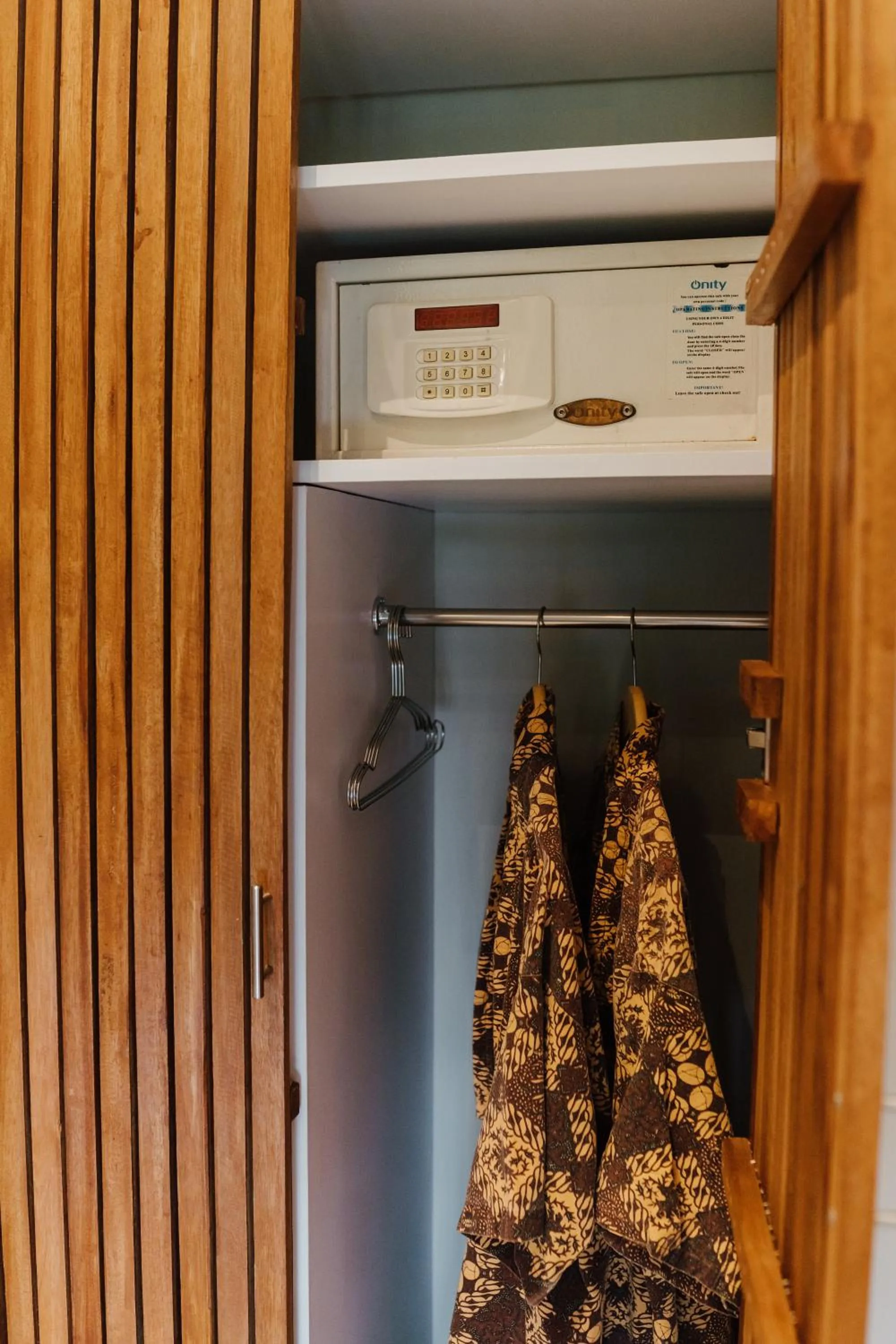 wardrobe in Pangkung Sari Bed and Breakfast