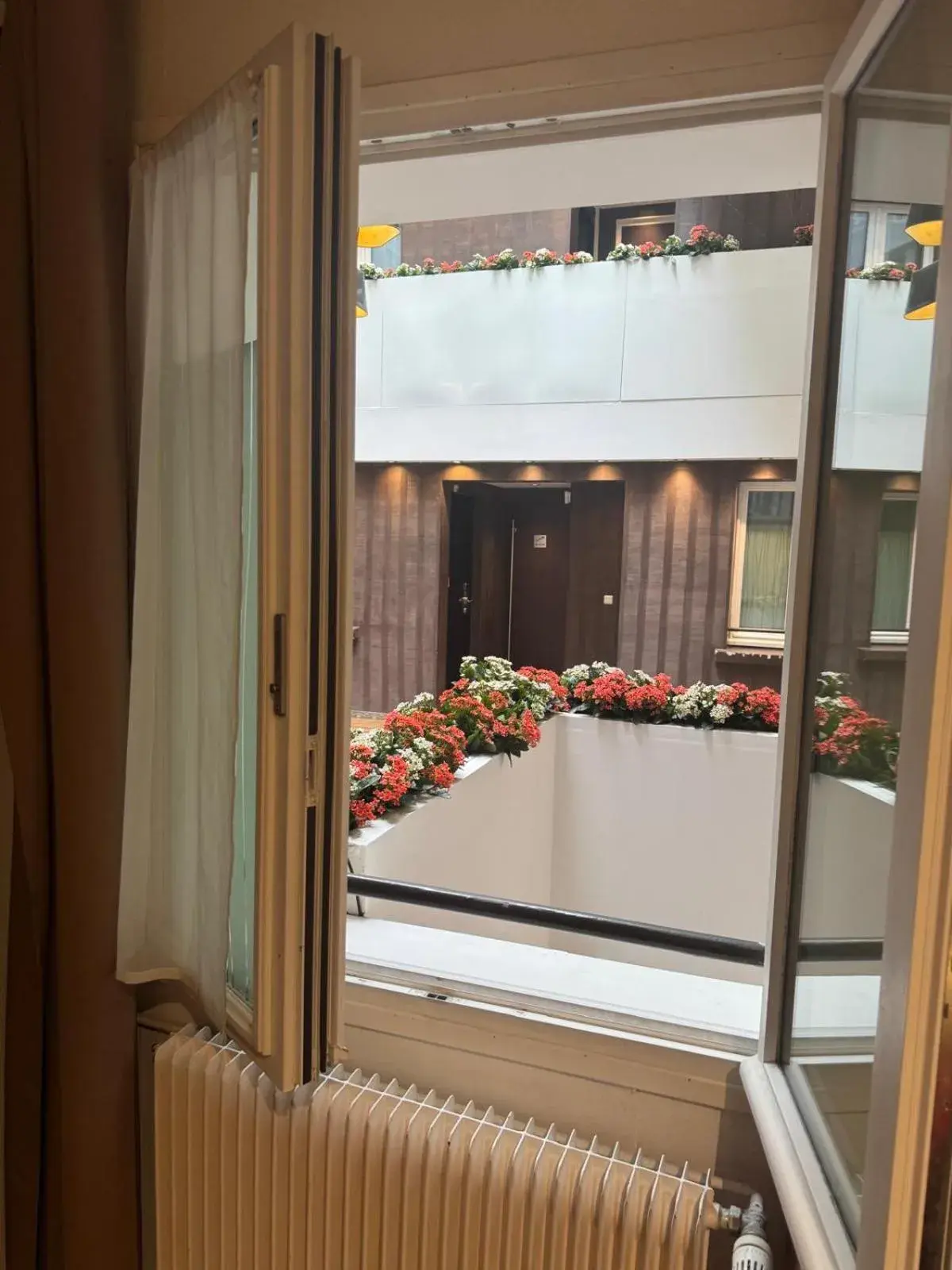 Inner courtyard view in Hotel Aida Marais Inner courtyard view in Hotel Aida Marais