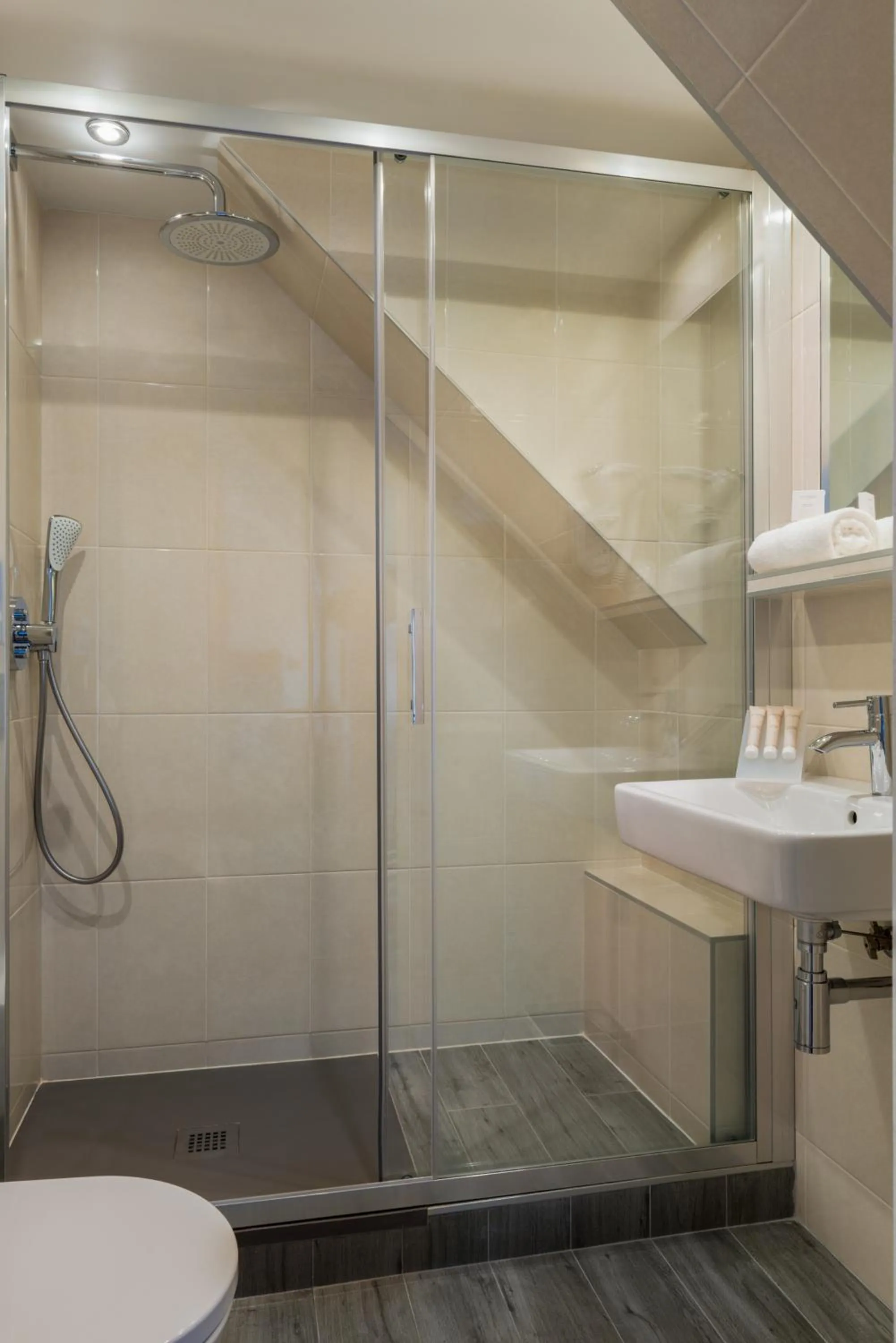 Shower in Hotel Aida Marais