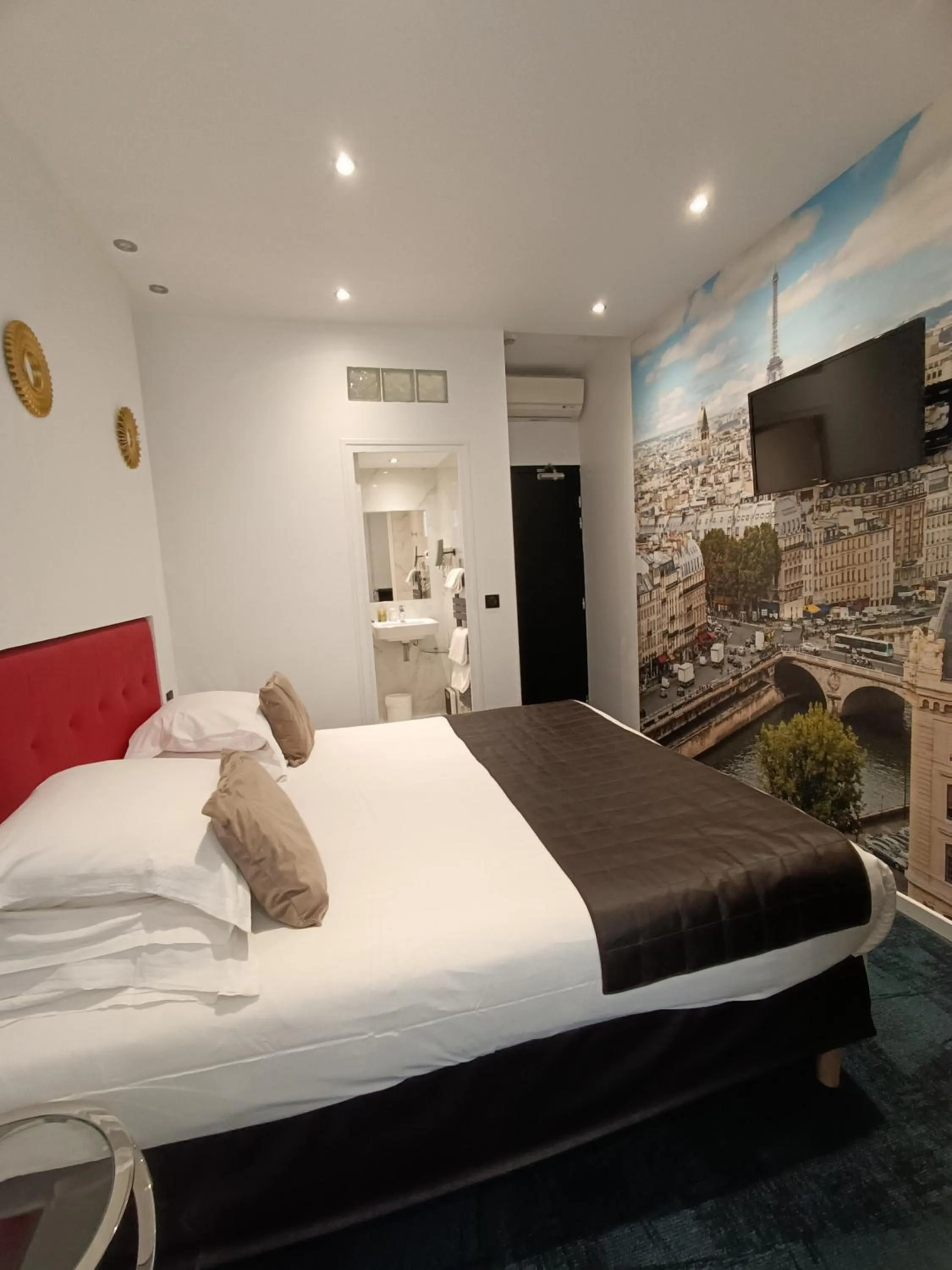 Bed in Hotel Aida Marais