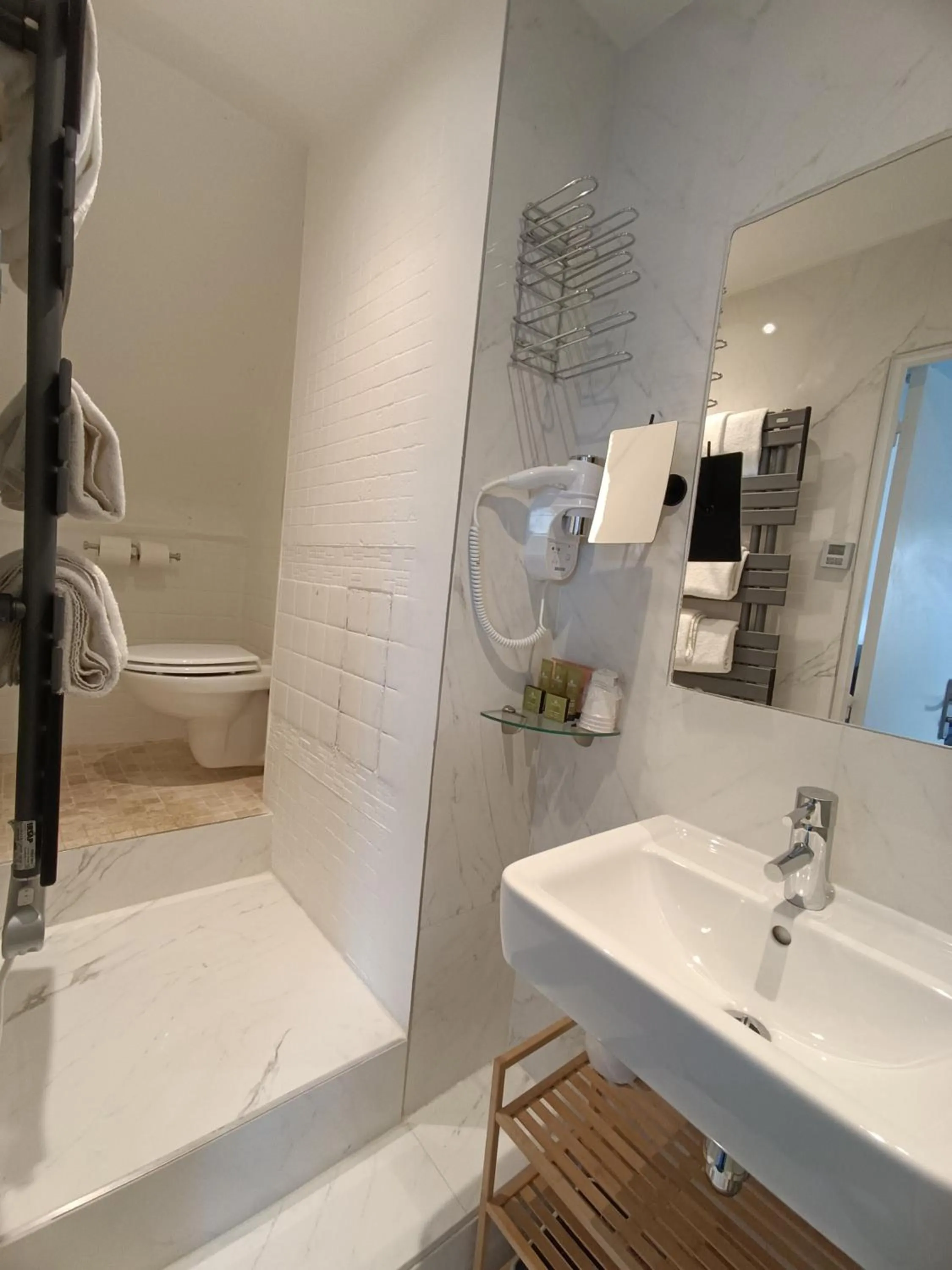 Toilet in Hotel Aida Marais