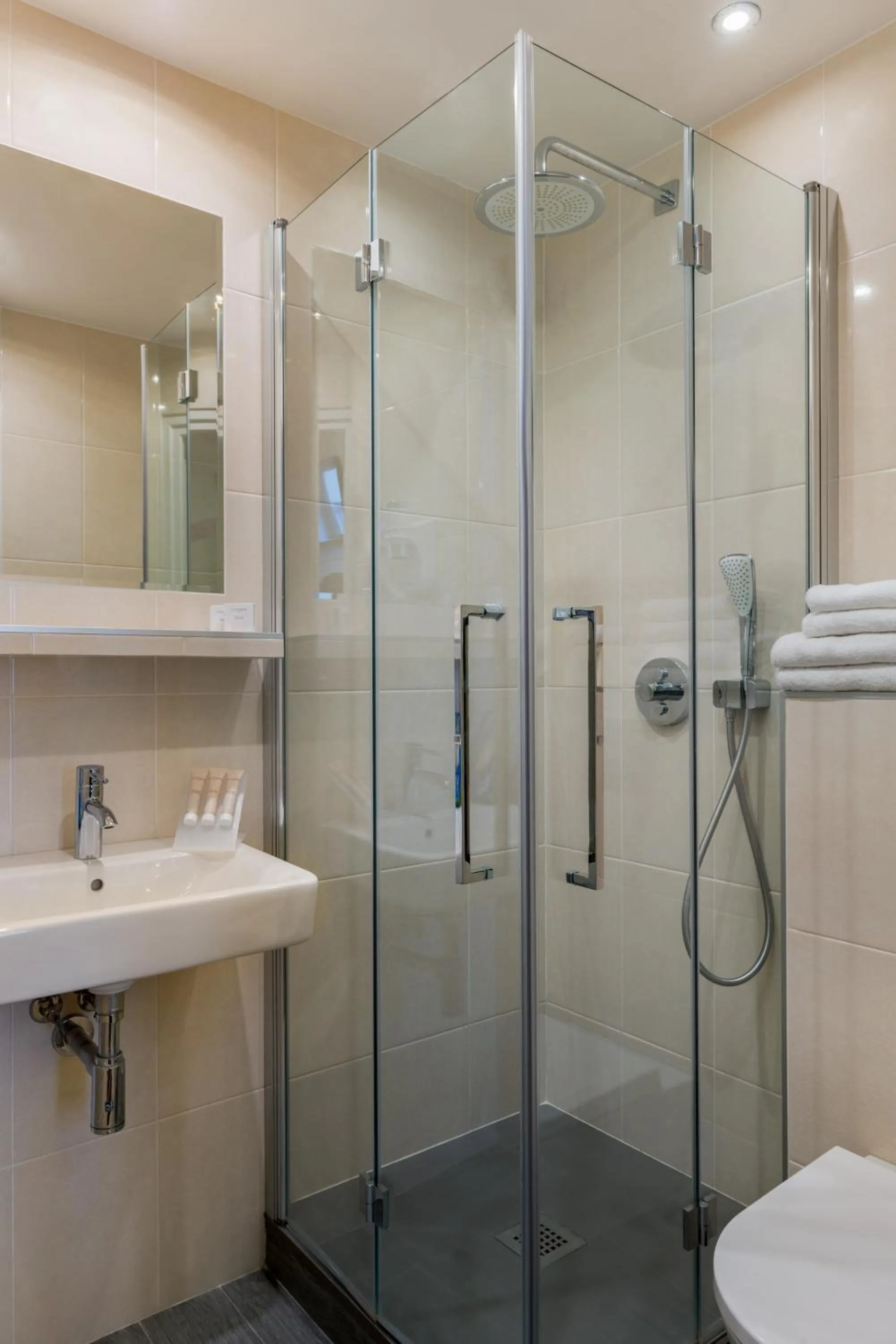 Shower in Hotel Aida Marais