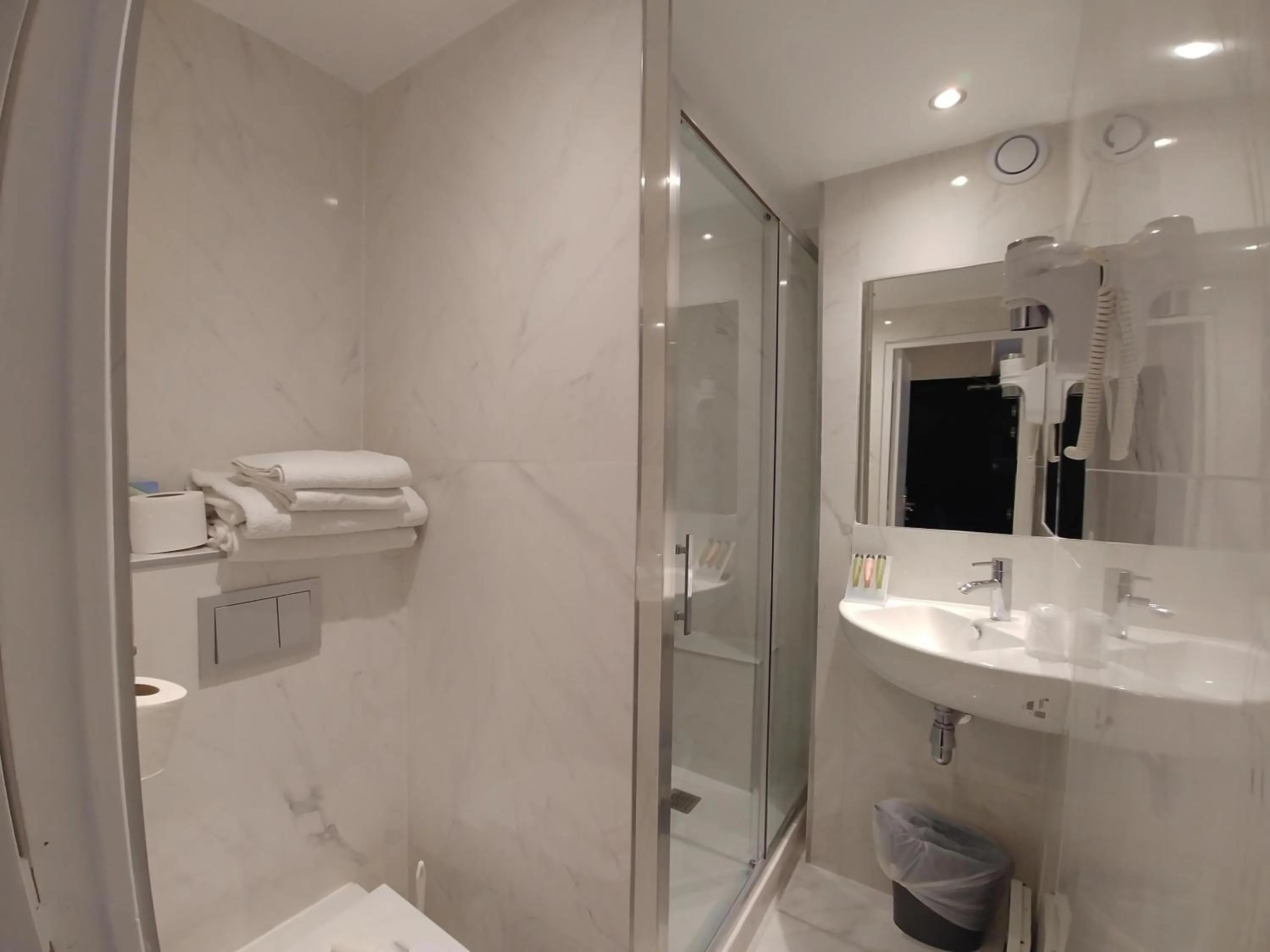 Bathroom in Hotel Aida Marais