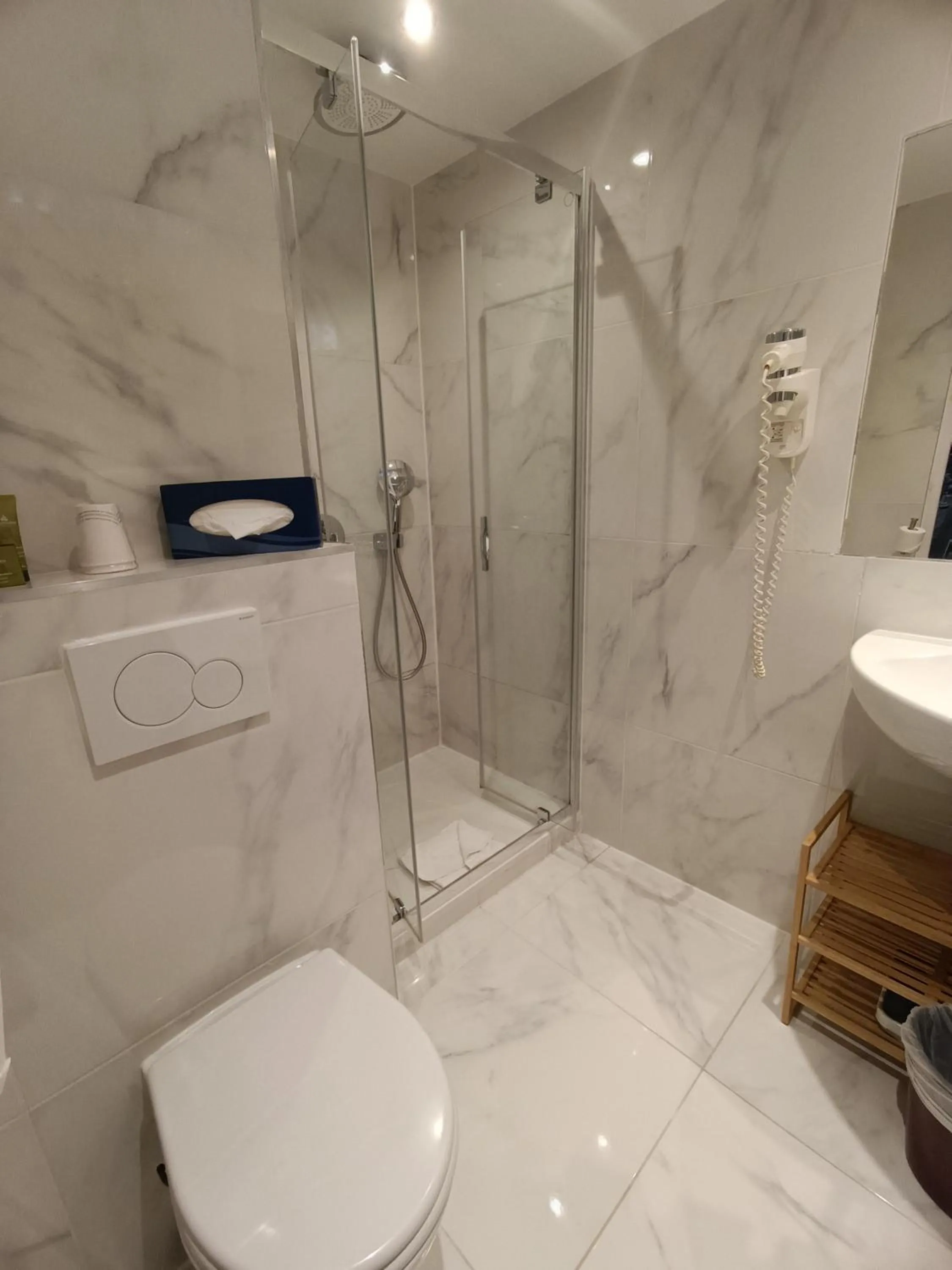 Shower in Hotel Aida Marais