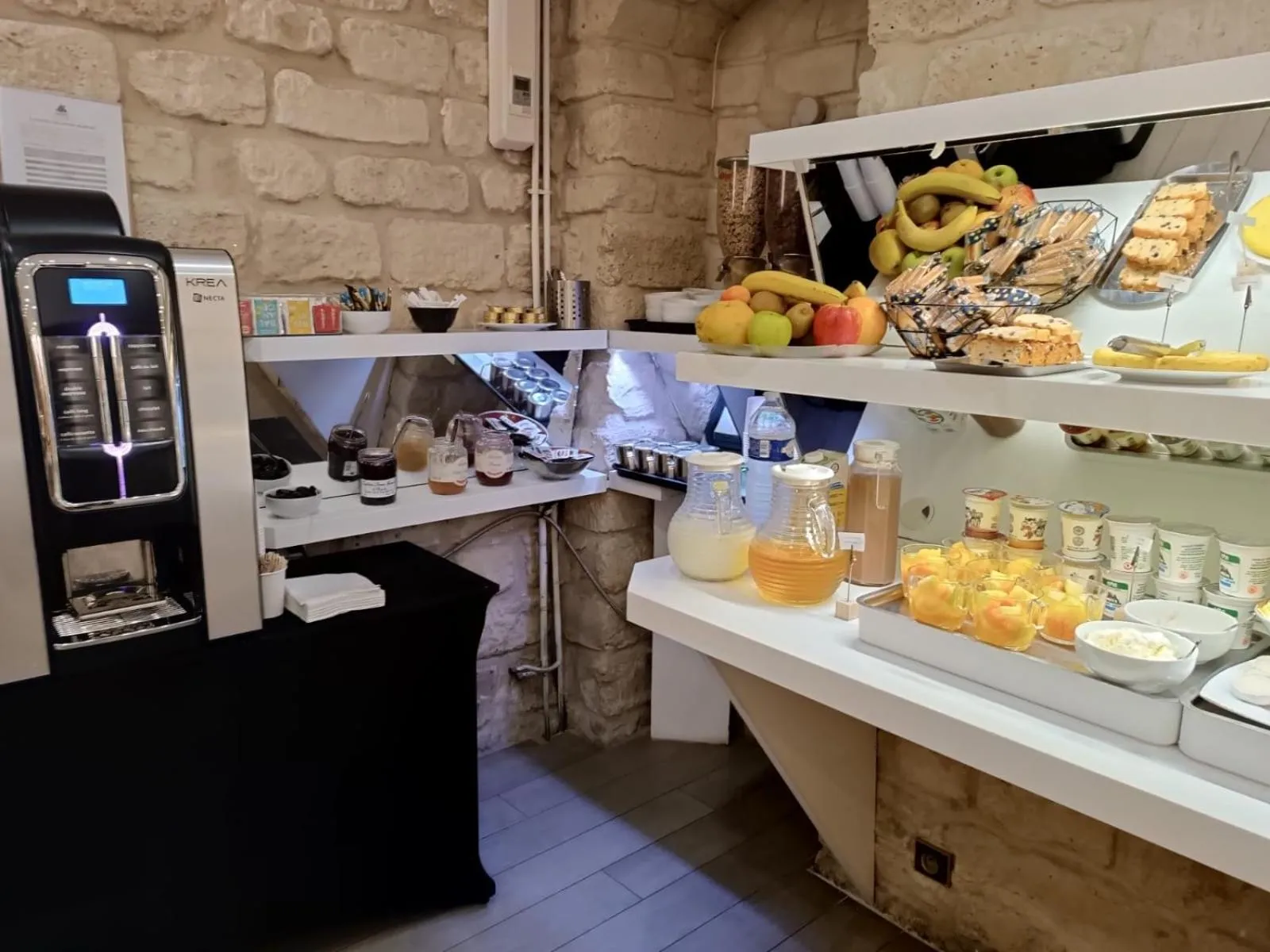 Breakfast in Hotel Aida Marais