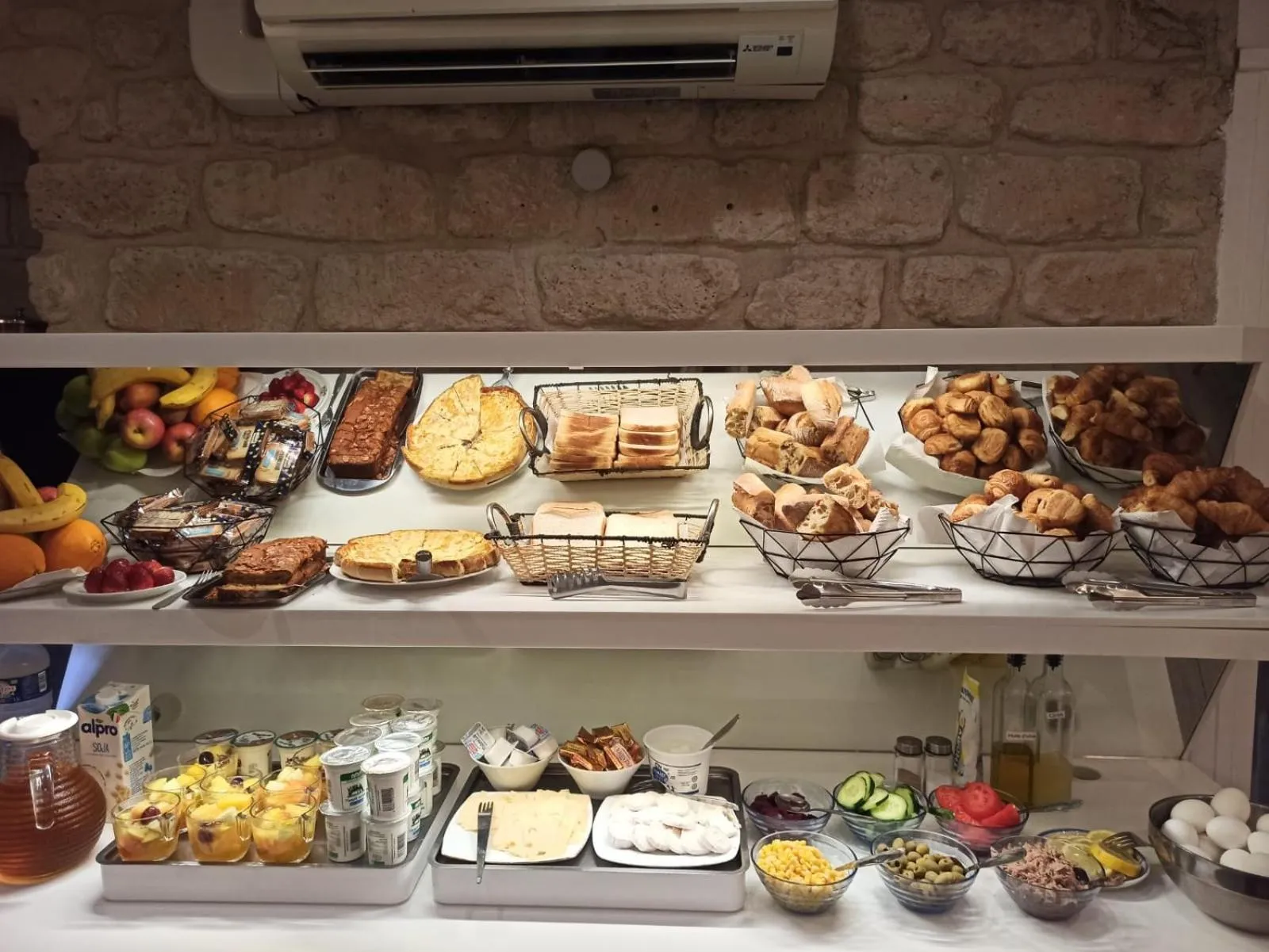 Buffet breakfast in Hotel Aida Marais