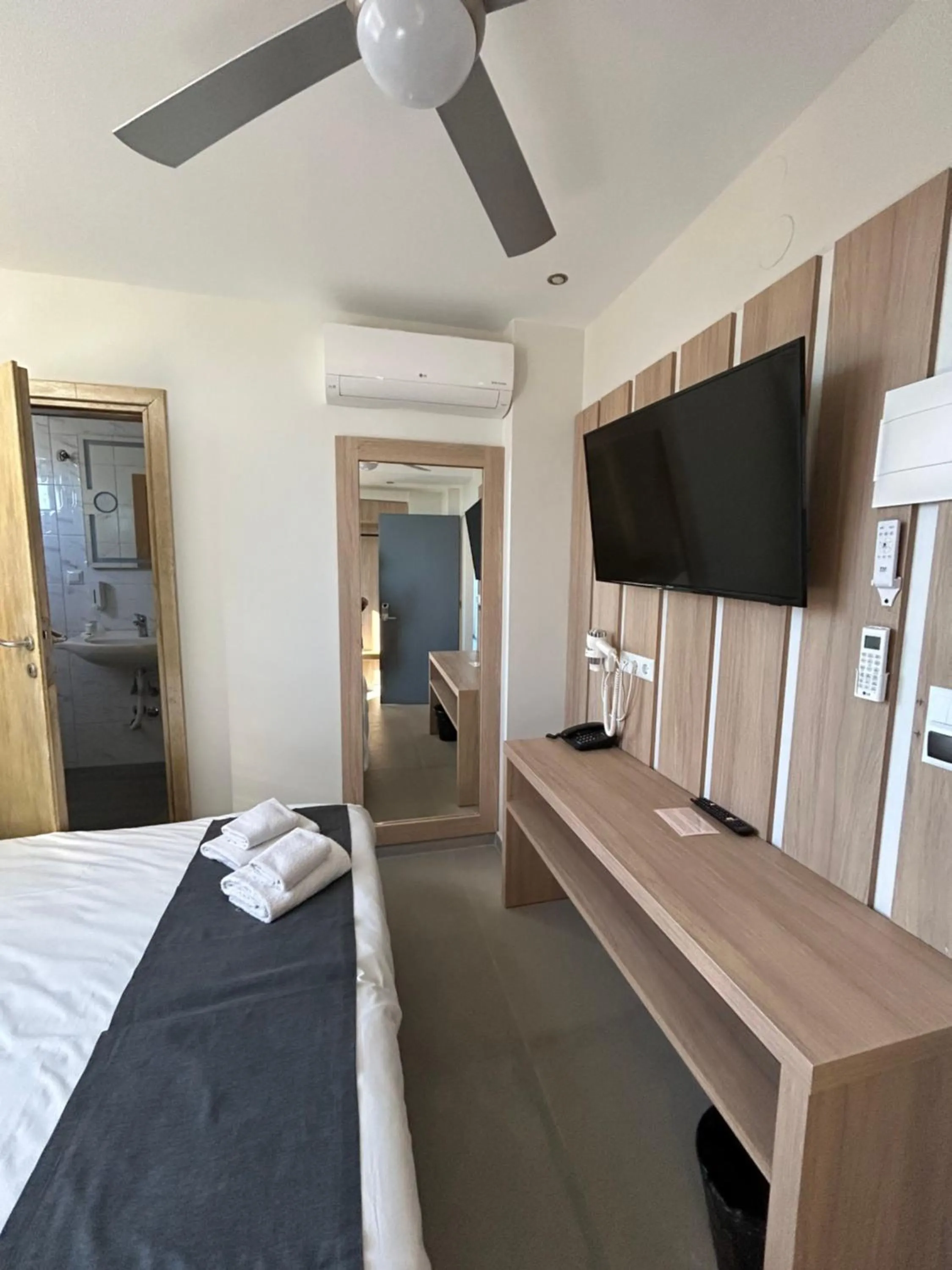 Bedroom, Bed in Perea Hotel