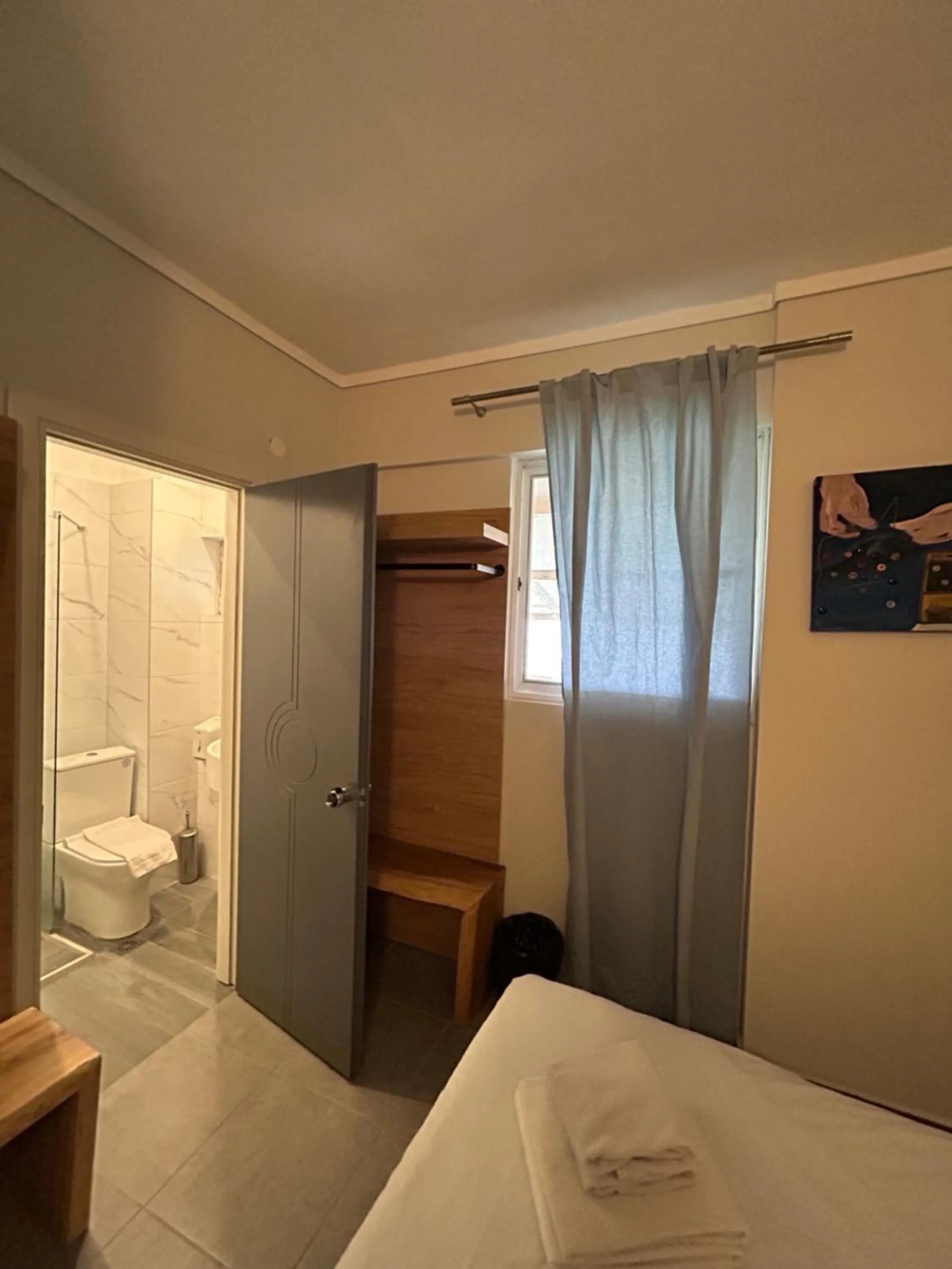 Bathroom, Bed in Perea Hotel