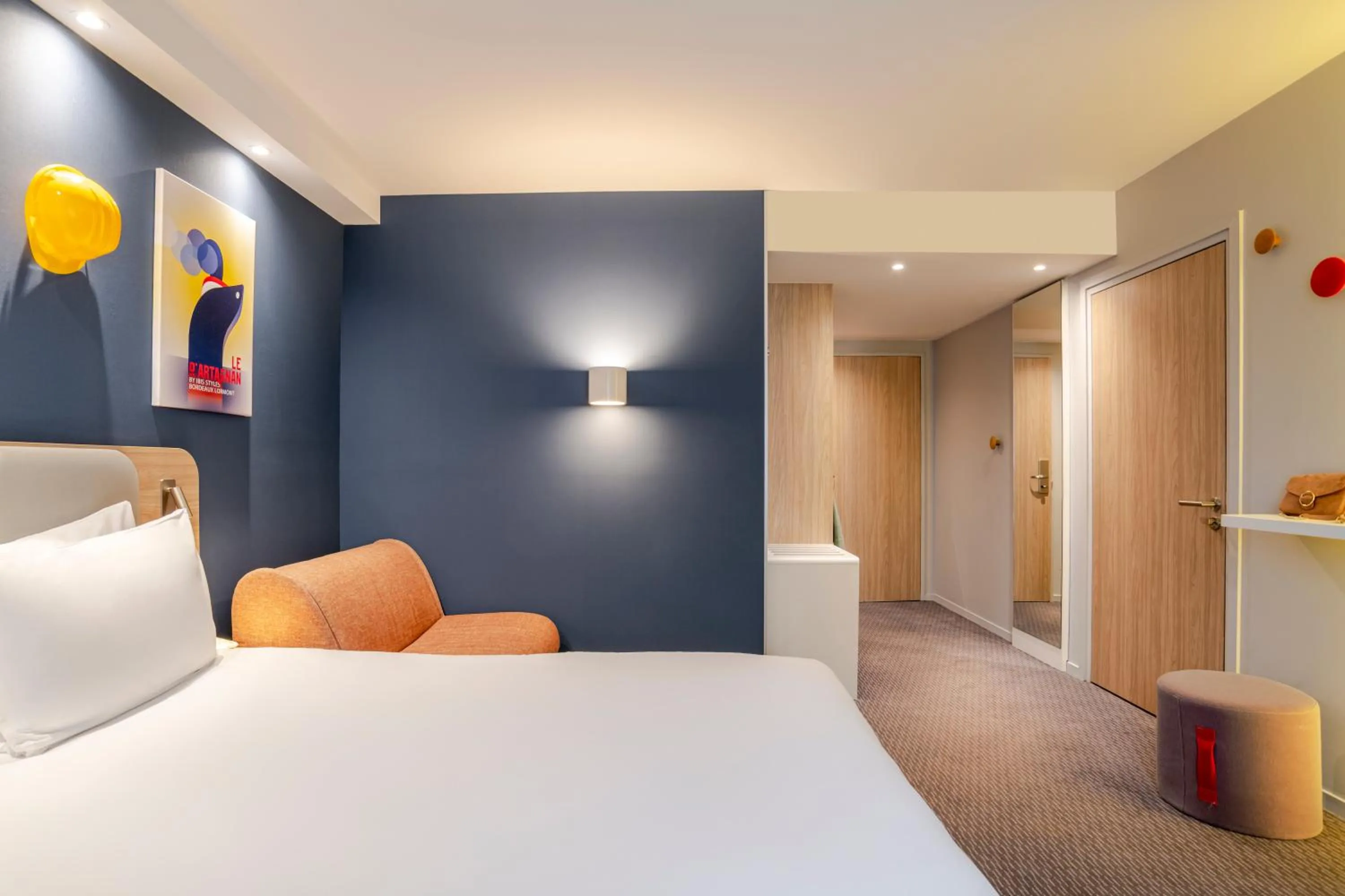 Photo of the whole room, Bed in IBIS STYLES BORDEAUX LORMONT