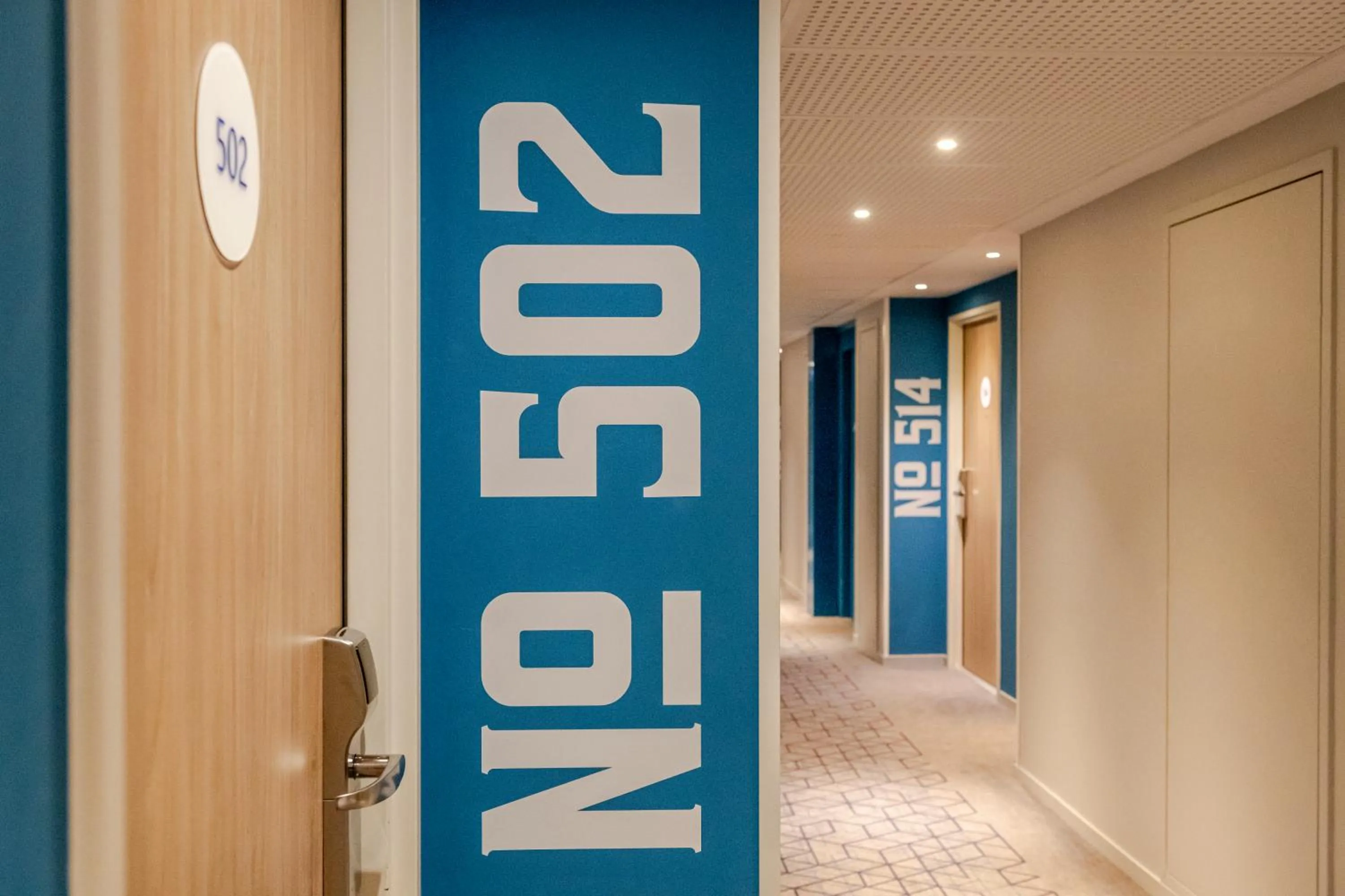 Text overlay in IBIS STYLES BORDEAUX LORMONT