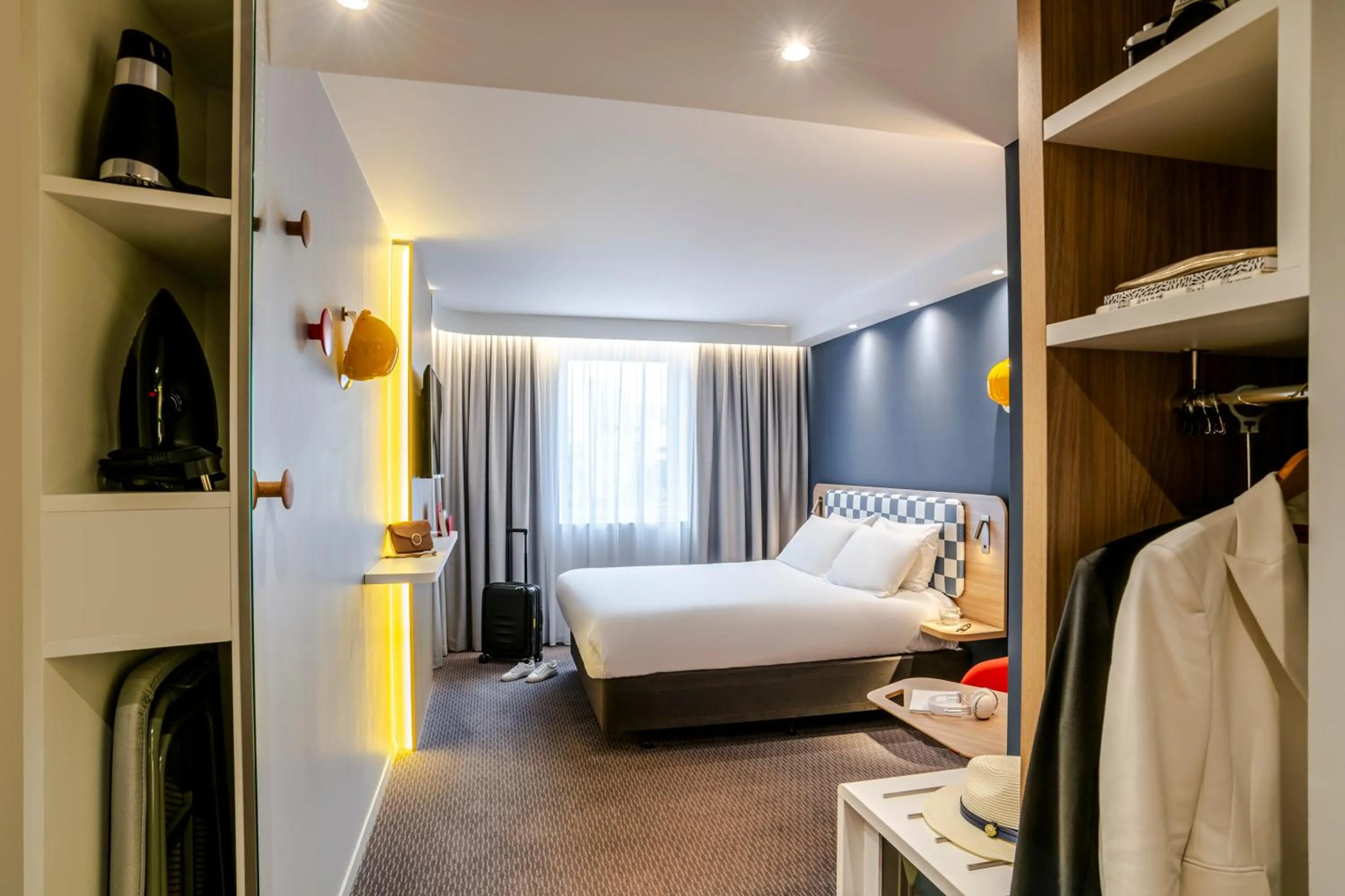 Photo of the whole room, Bed in IBIS STYLES BORDEAUX LORMONT