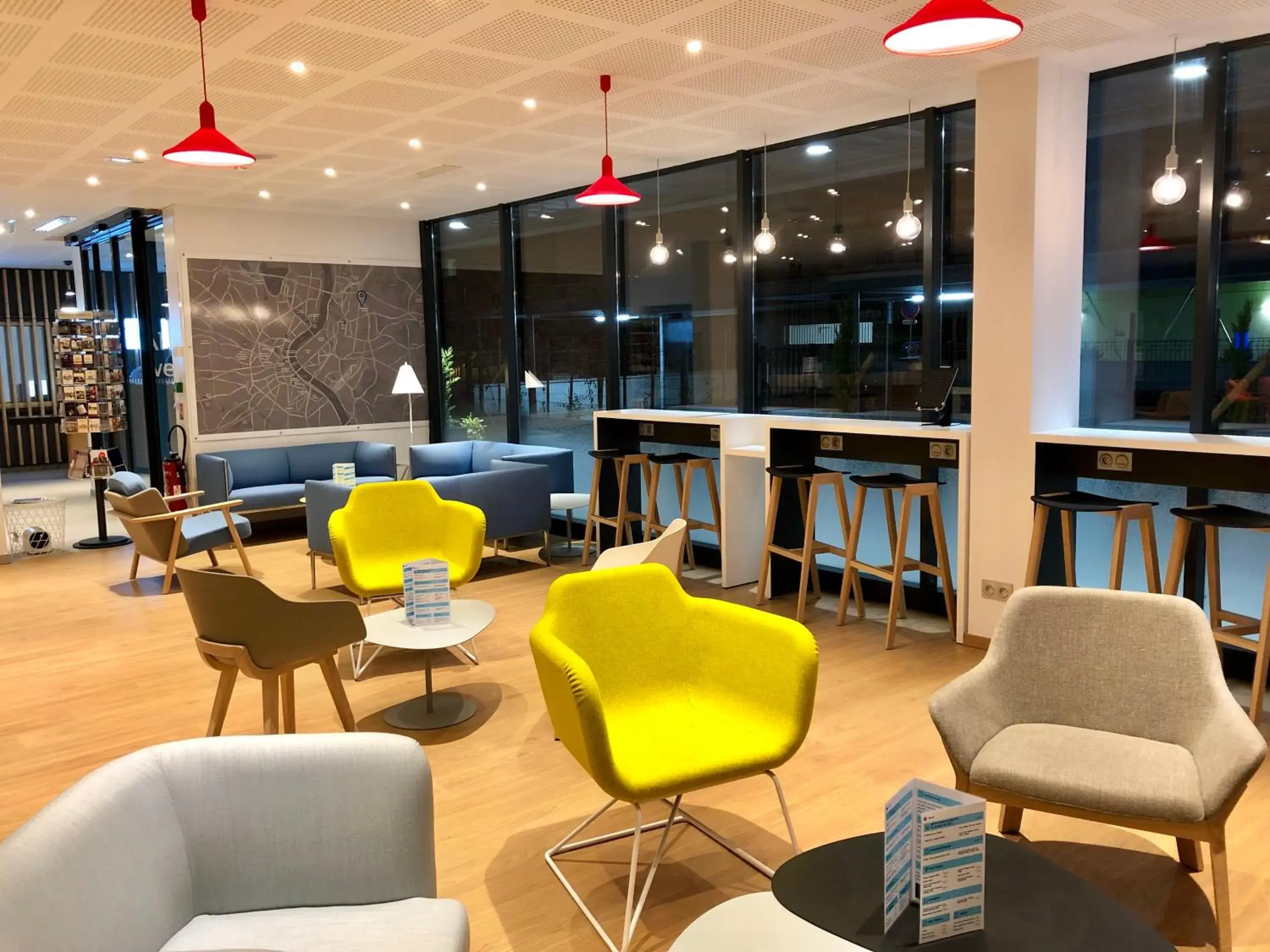 Property building in Holiday Inn Express - Bordeaux - Lormont by IHG Property building in Holiday Inn Express - Bordeaux - Lormont by IHG