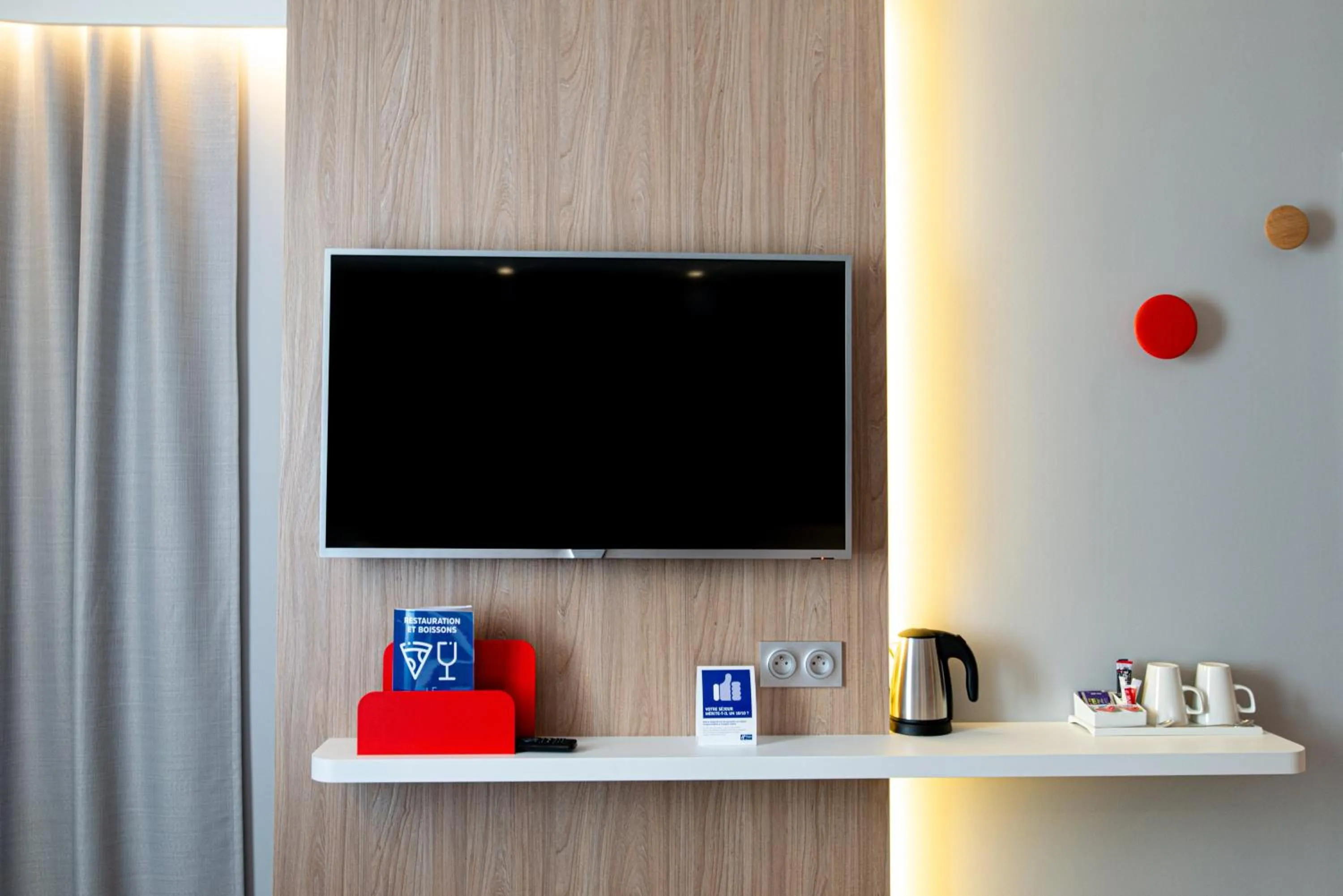 Photo of the whole room in Holiday Inn Express - Bordeaux - Lormont by IHG