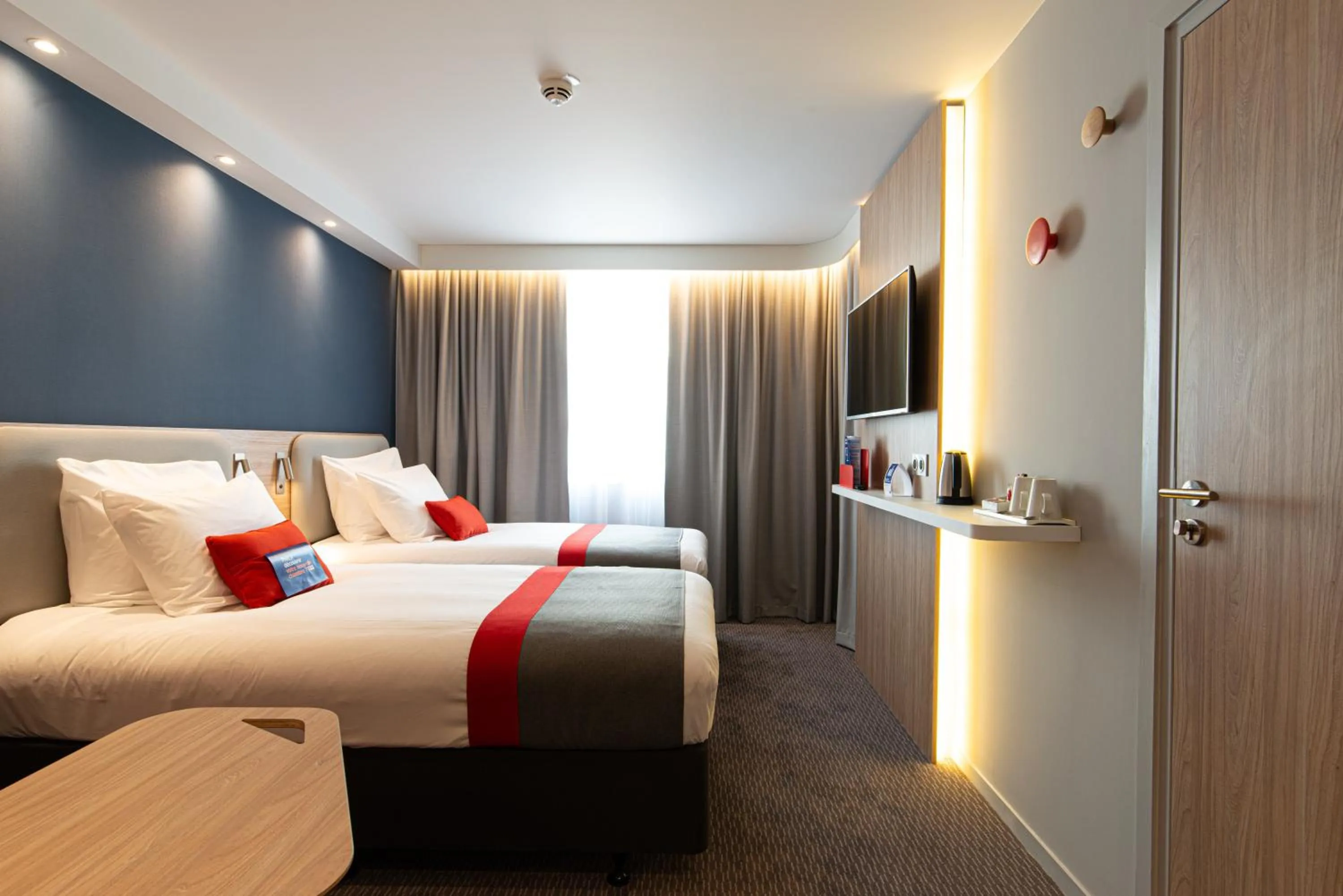 Photo of the whole room, Bed in Holiday Inn Express - Bordeaux - Lormont by IHG