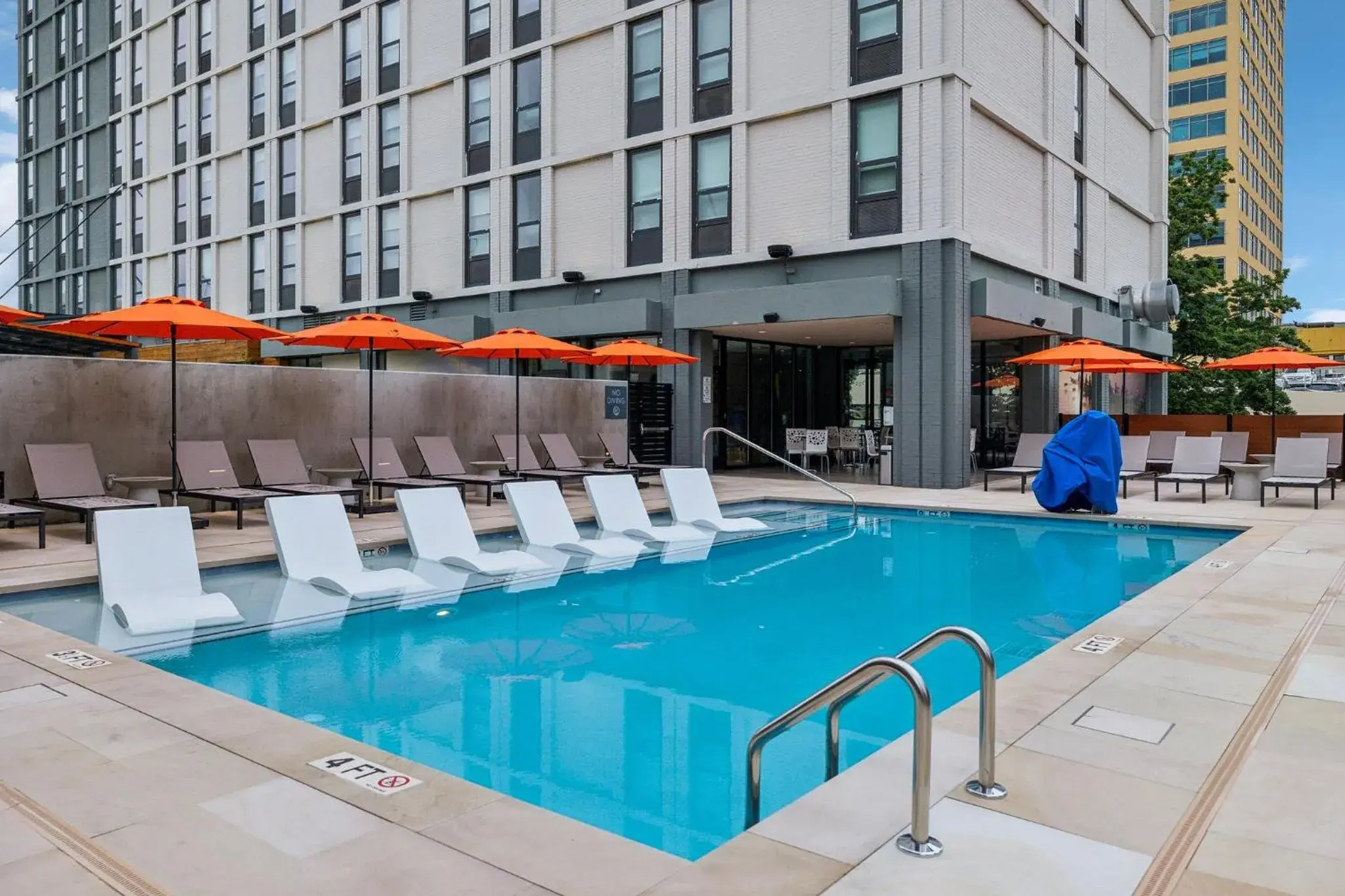 Swimming pool in Hotel Indigo Chattanooga - Downtown by IHG Swimming pool in Hotel Indigo Chattanooga - Downtown by IHG