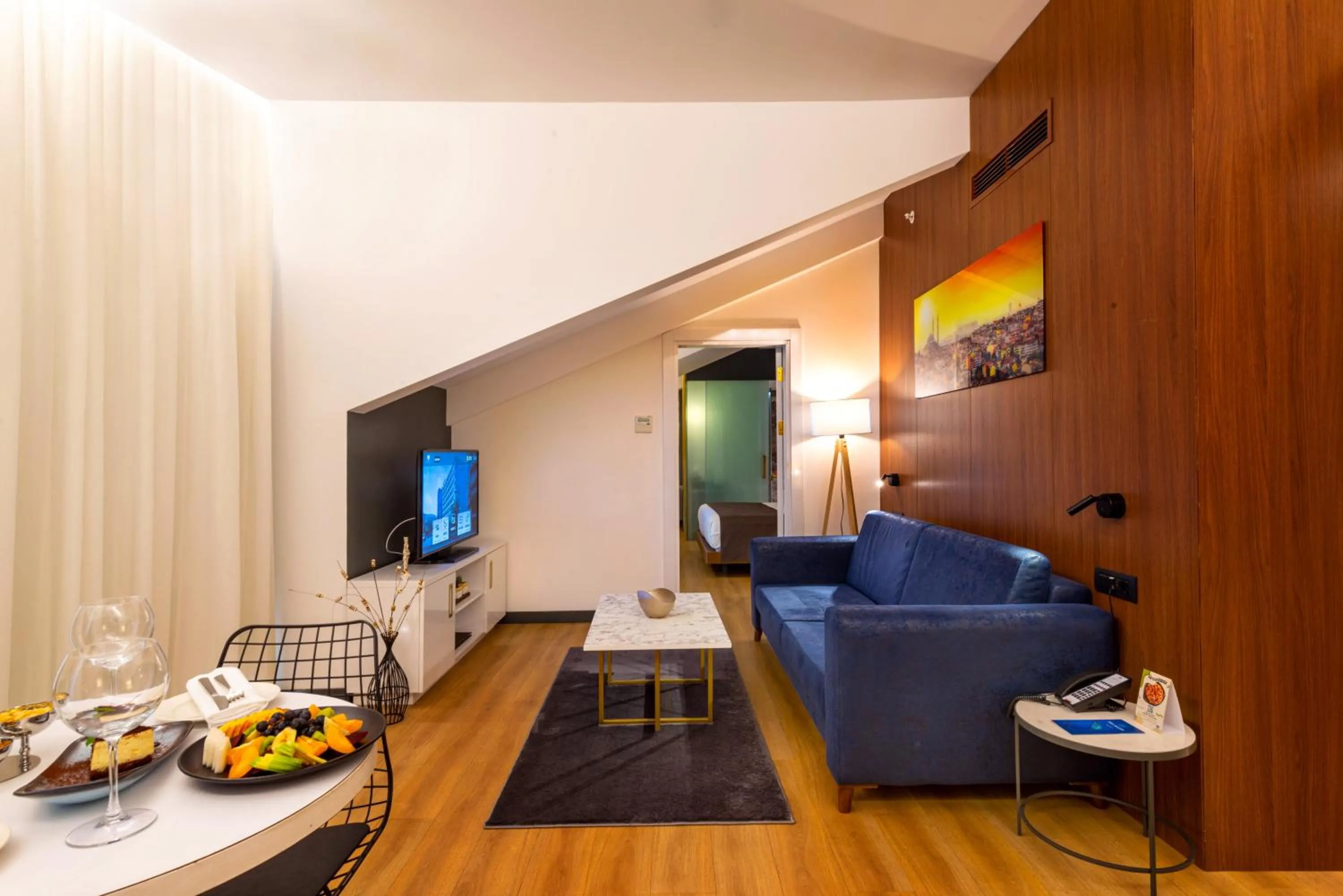 Communal lounge/ TV room in The Craton Hotel Sisli