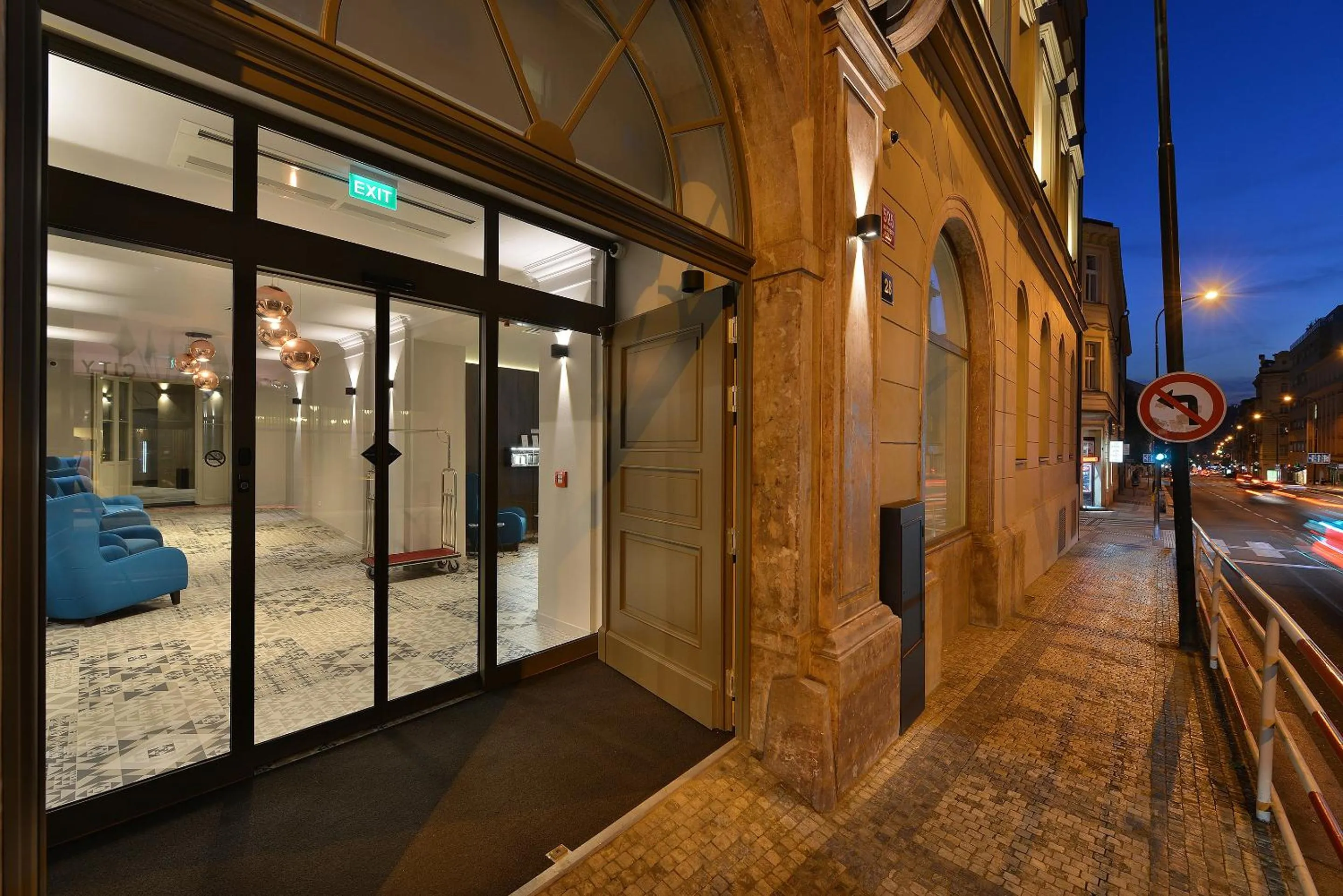 Facade/entrance in EA Hotel New Town