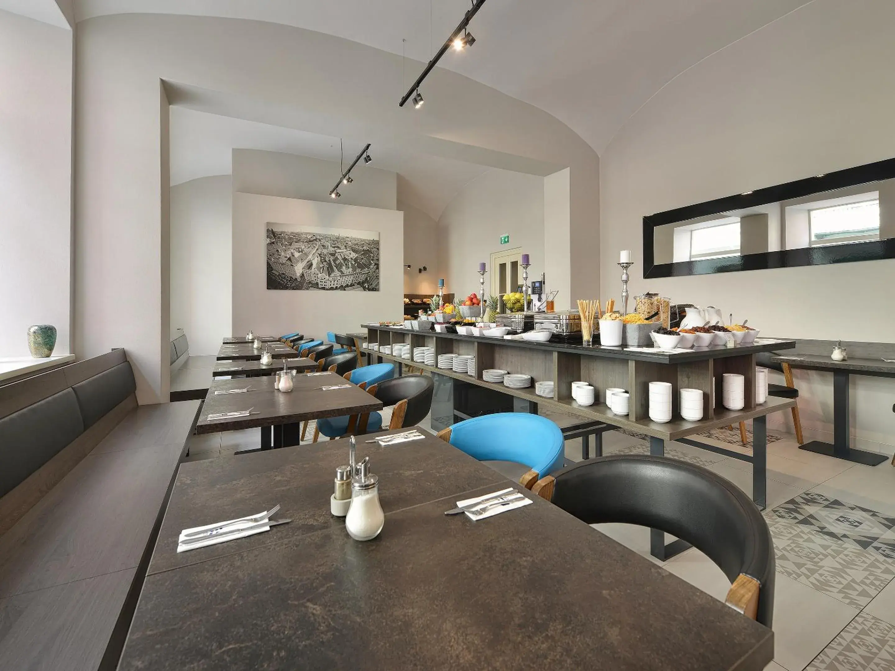 Restaurant/places to eat in EA Hotel New Town Restaurant/places to eat in EA Hotel New Town