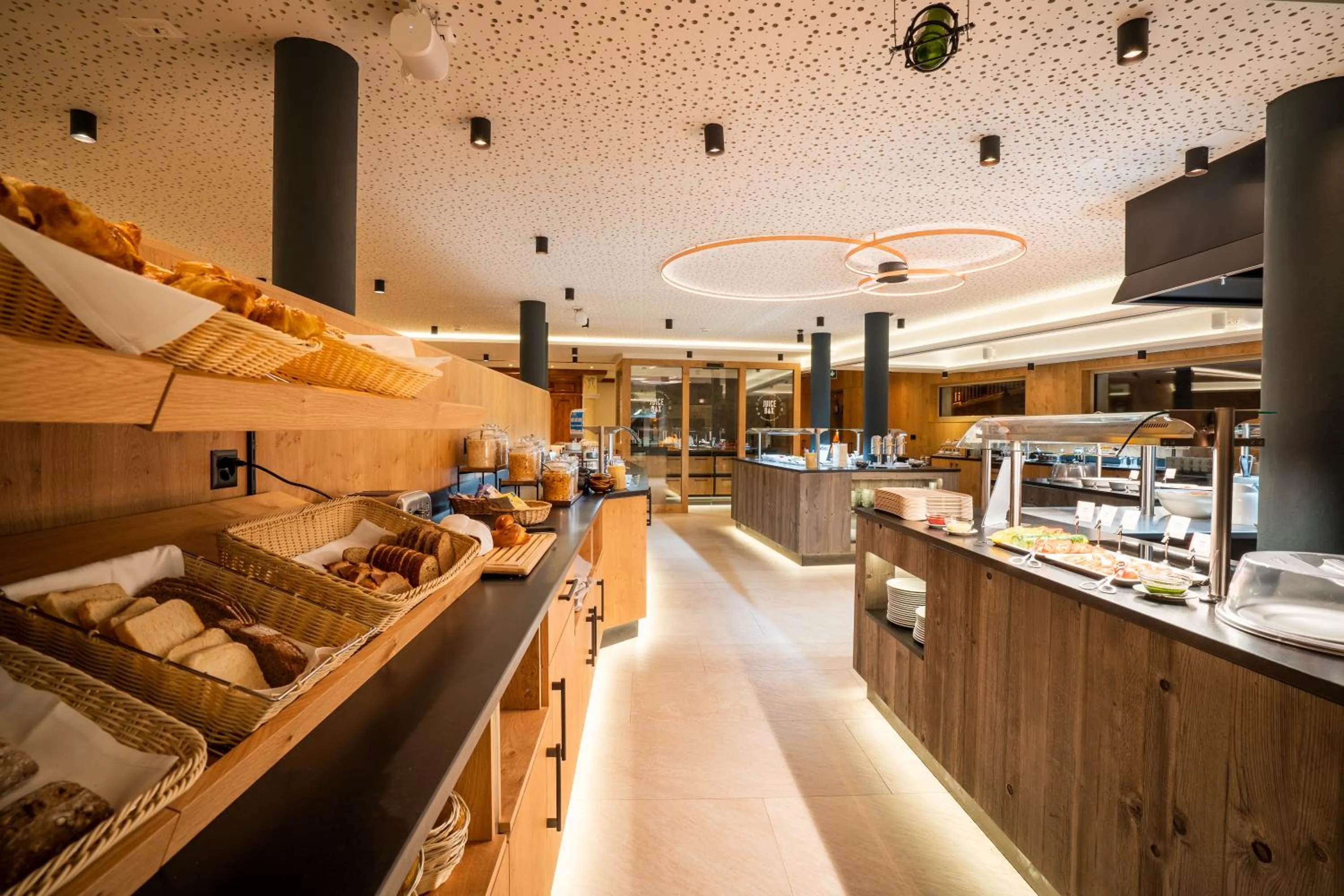 Restaurant/places to eat in Resort La Ginabelle