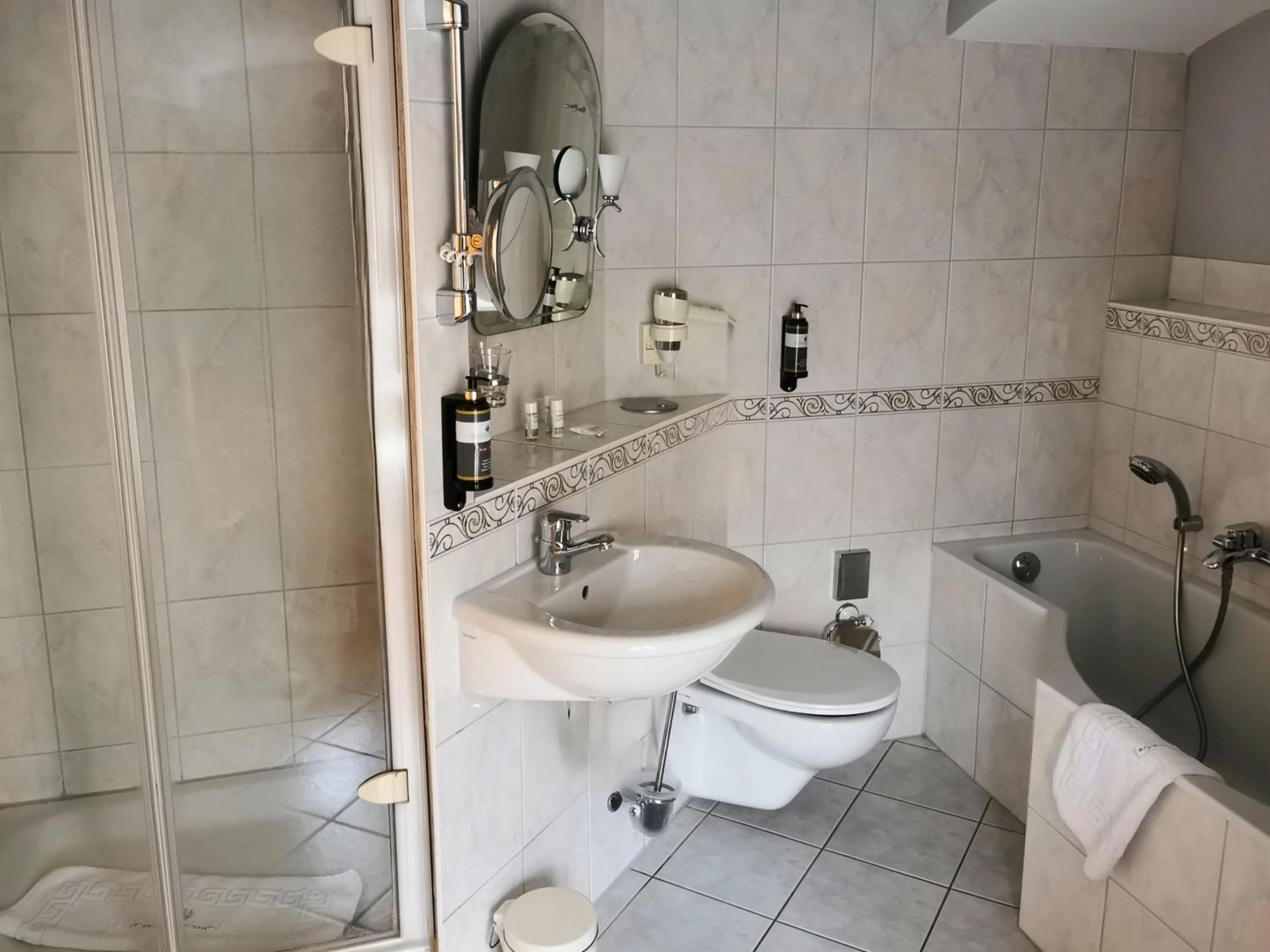 Shower in Hotel & Spa Wasserschloss Westerburg