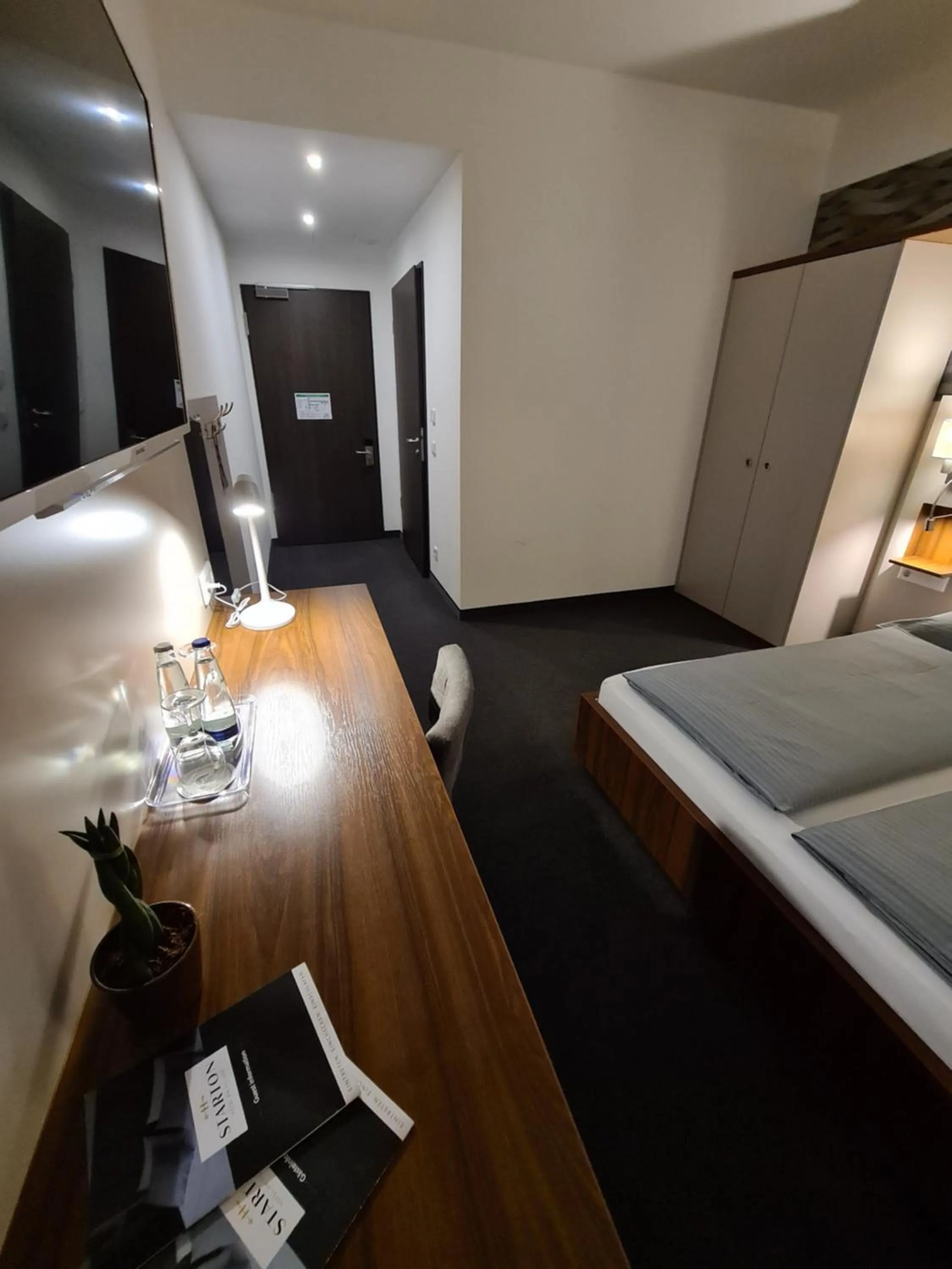 TV and multimedia, Bed in Hotel Starton am Ingolstadt Village