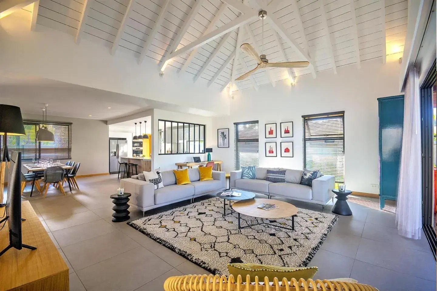 Living room in Mythic Suites & Villas by MJ Holidays Living room in Mythic Suites & Villas by MJ Holidays