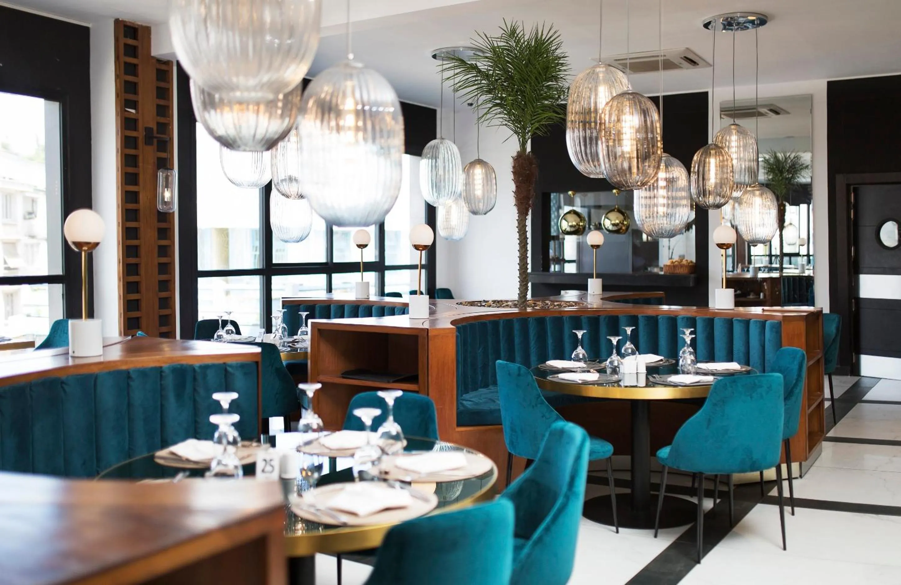 Restaurant/places to eat in Le Centell Hotel & Spa