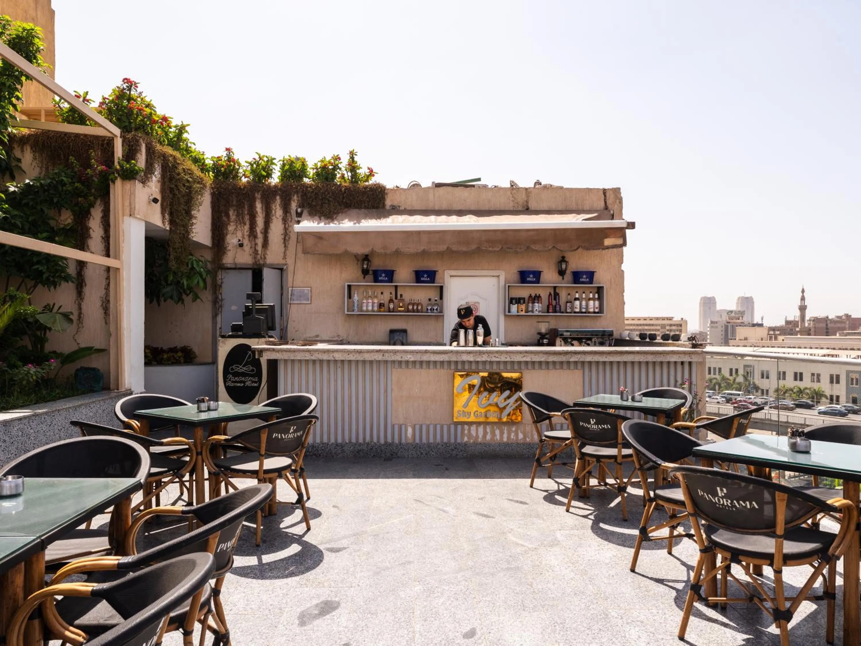 Restaurant/places to eat in Panorama Ramsis Hotel & Cafe