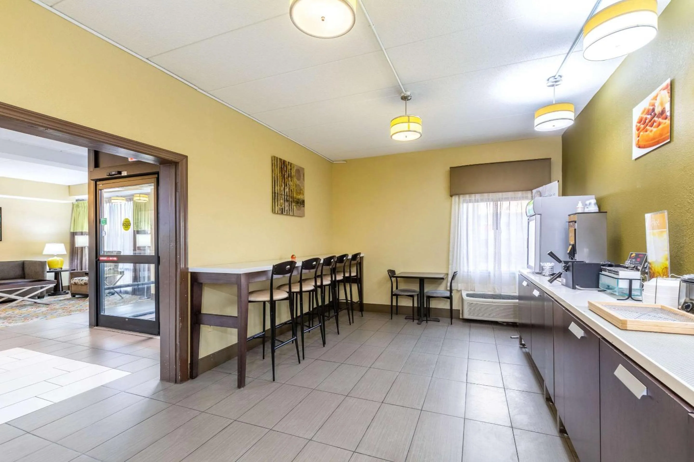 Restaurant/places to eat in Quality Inn & Suites Southport