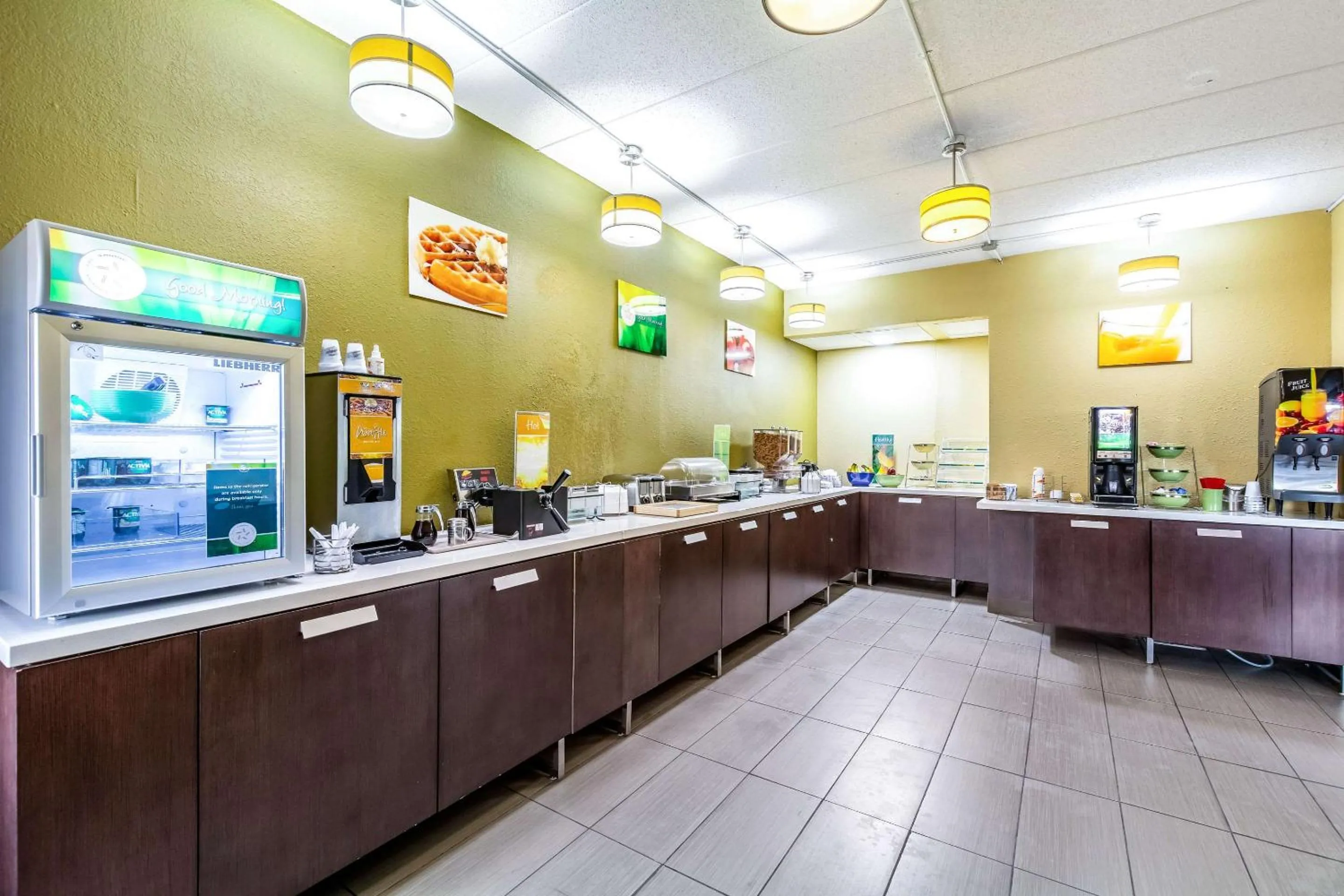 Restaurant/places to eat in Quality Inn & Suites Southport