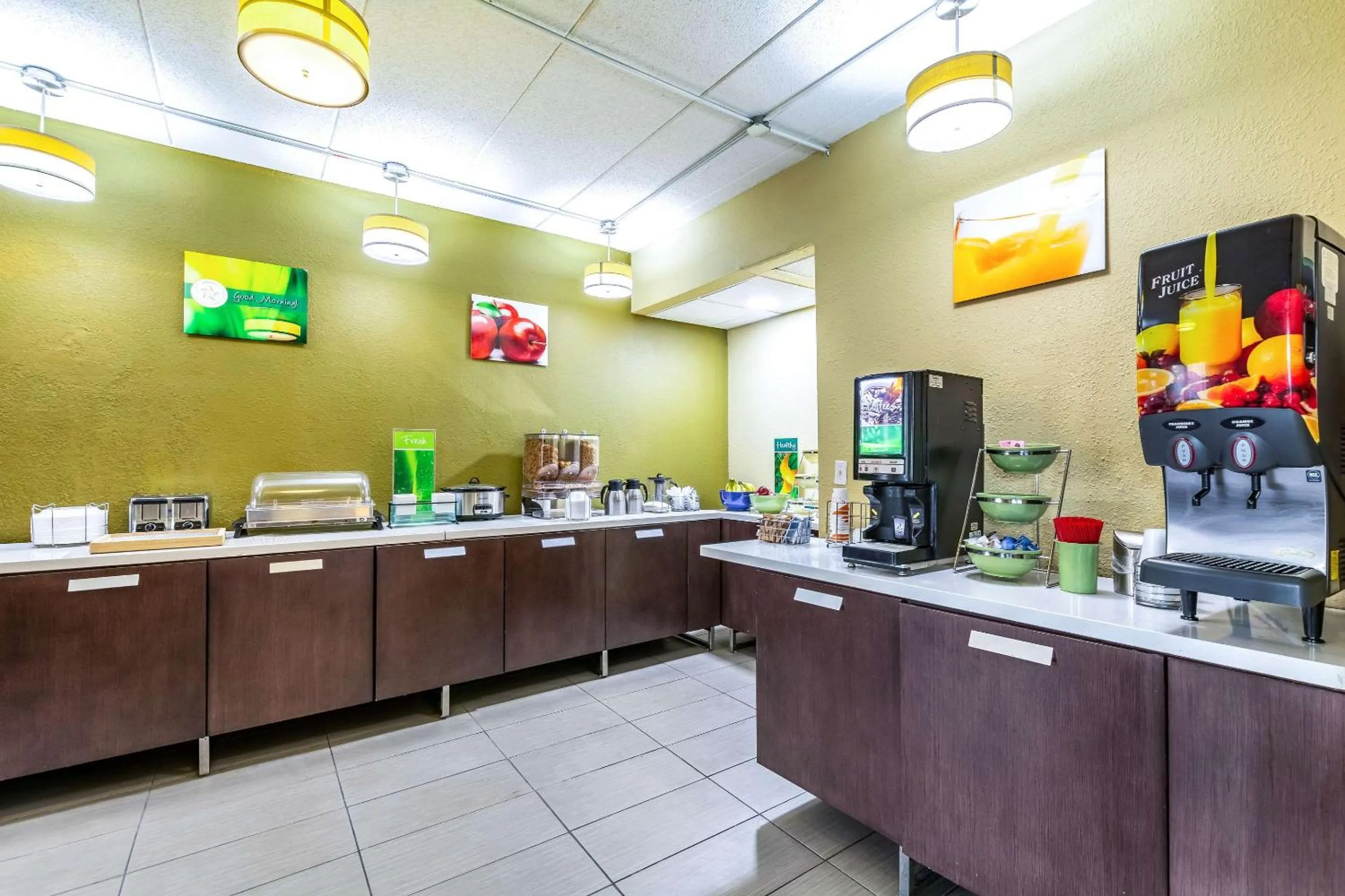 Restaurant/places to eat in Quality Inn & Suites Southport