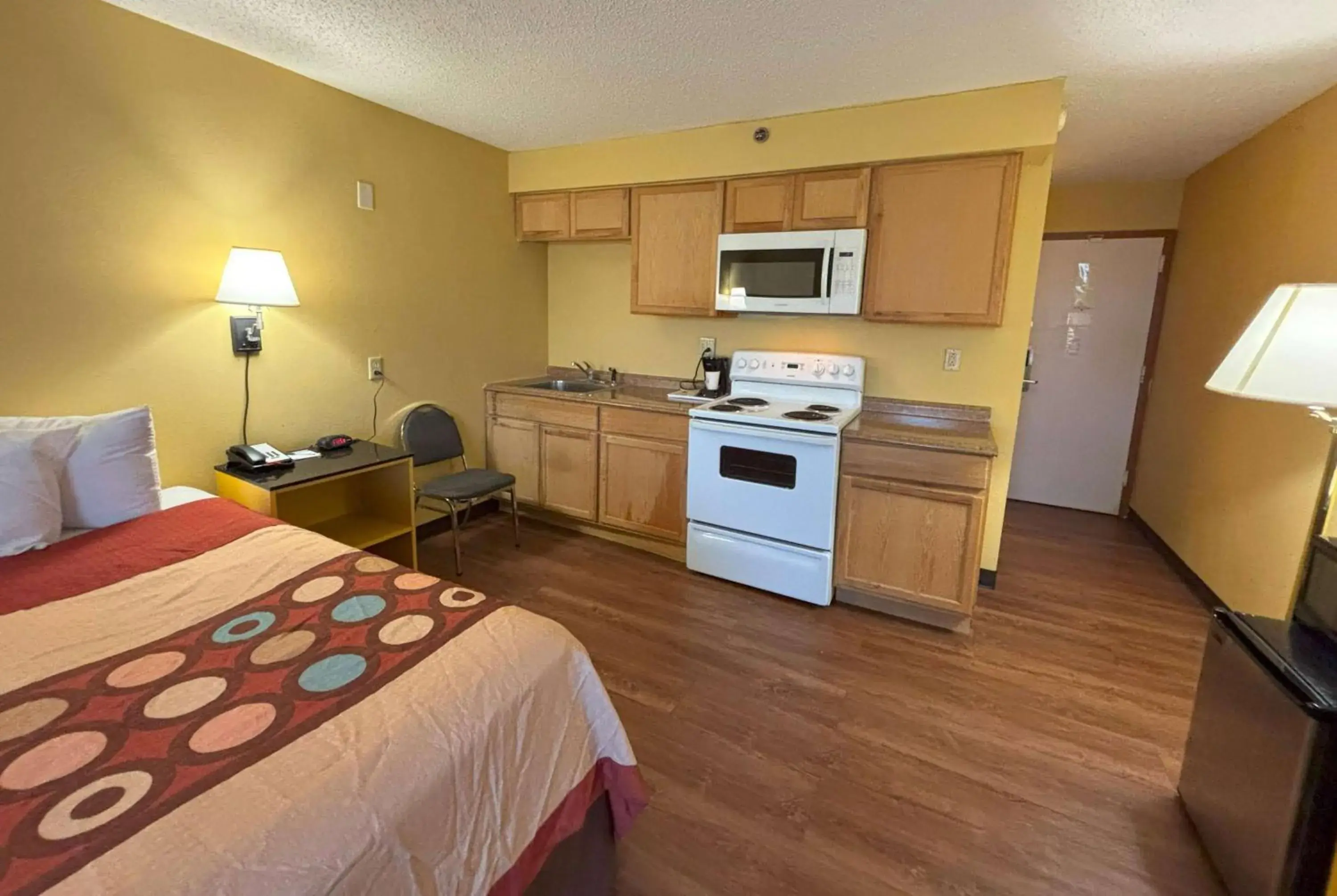 Photo of the whole room, Bed in Super 8 by Wyndham O'Fallon Photo of the whole room, Bed in Super 8 by Wyndham O'Fallon