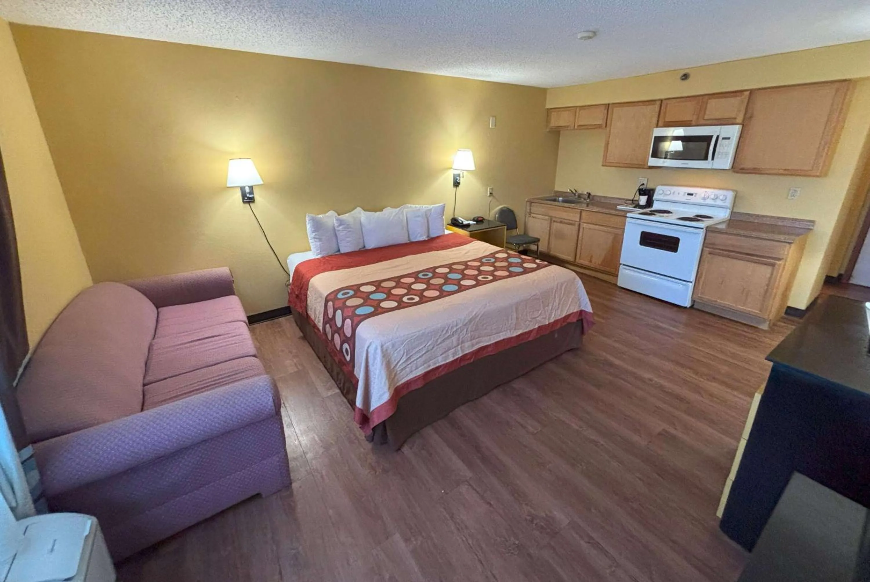 Photo of the whole room, Bed in Super 8 by Wyndham O'Fallon