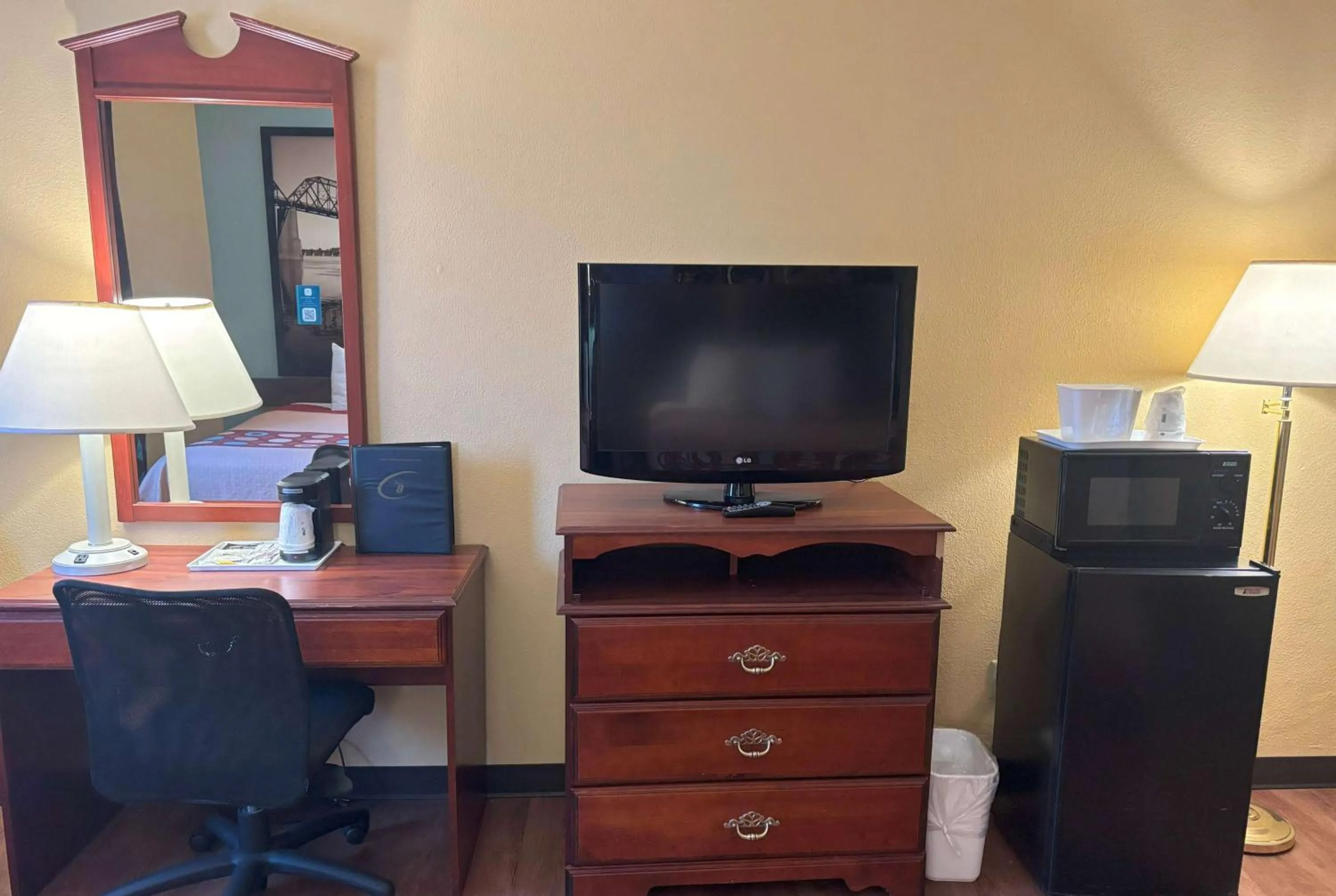 Photo of the whole room in Super 8 by Wyndham O'Fallon