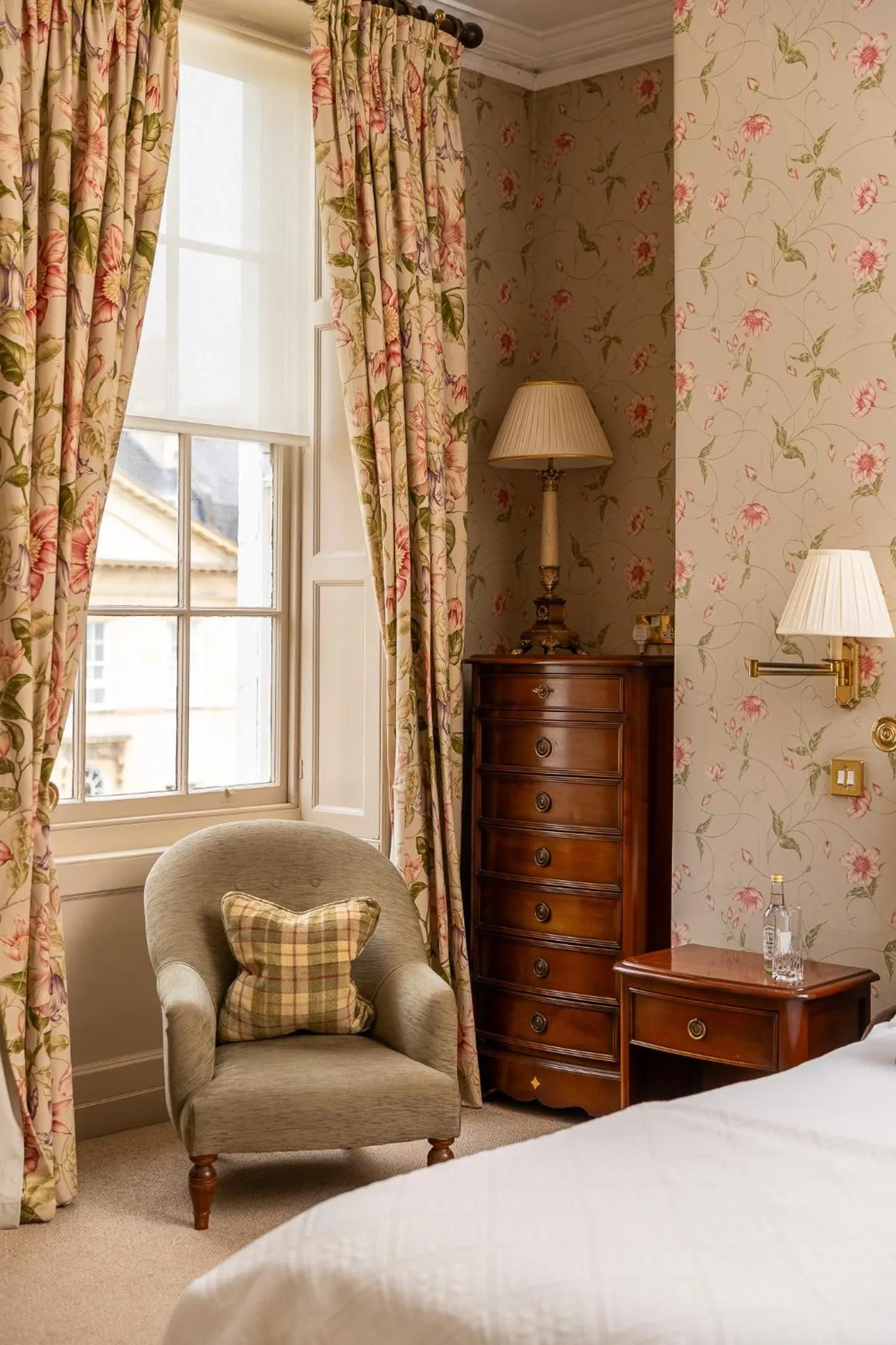 Bedroom, Bed in Dukes Bath