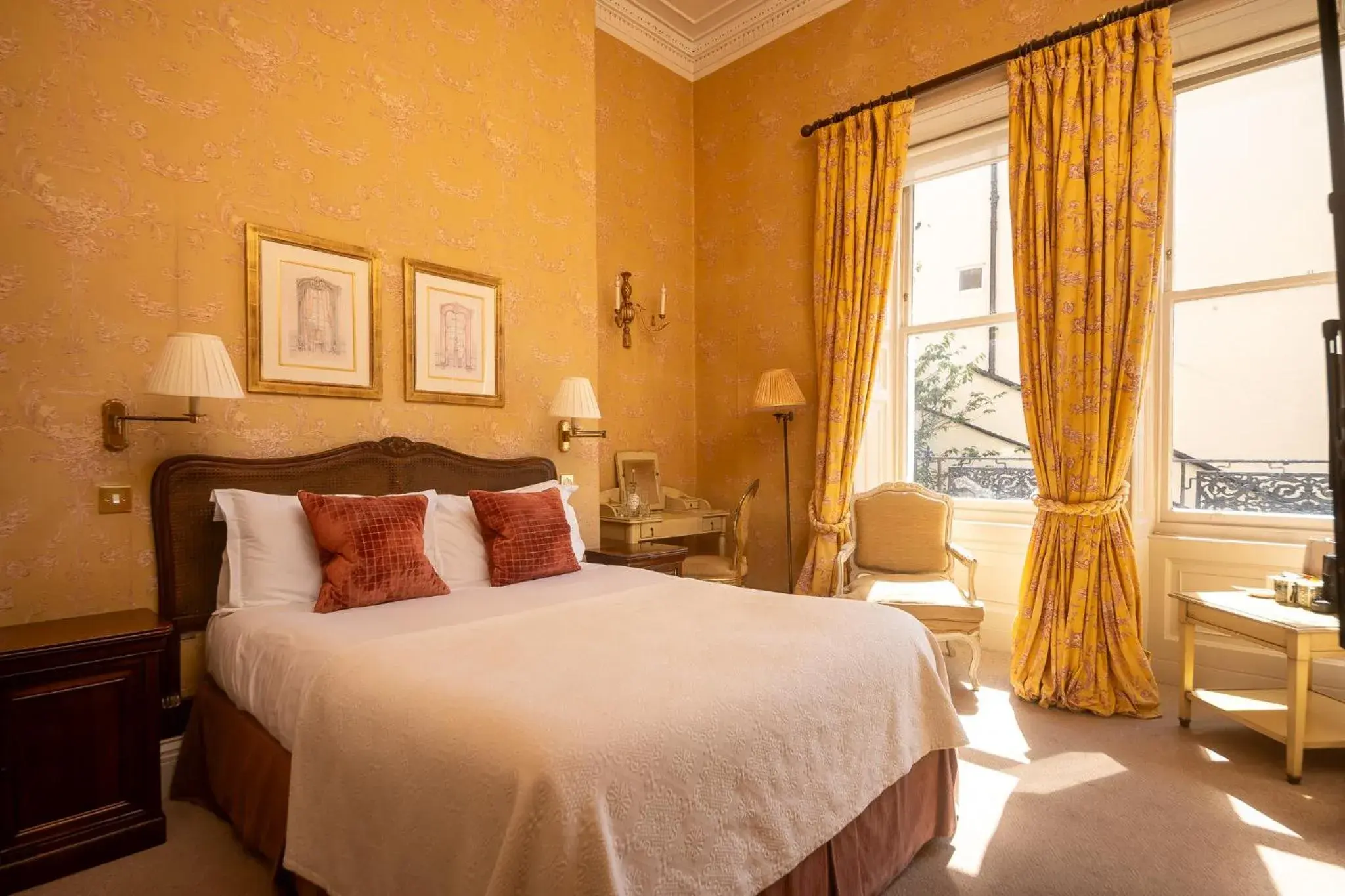 Cozy King in Dukes Bath Cozy King in Dukes Bath