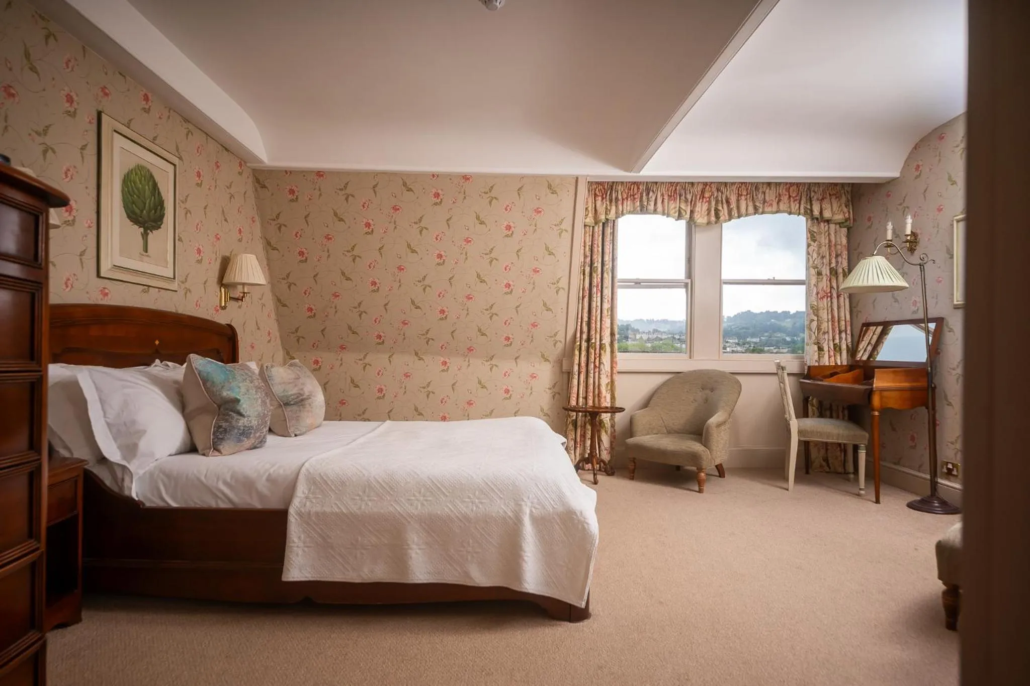 Bedroom, Bed in Dukes Bath