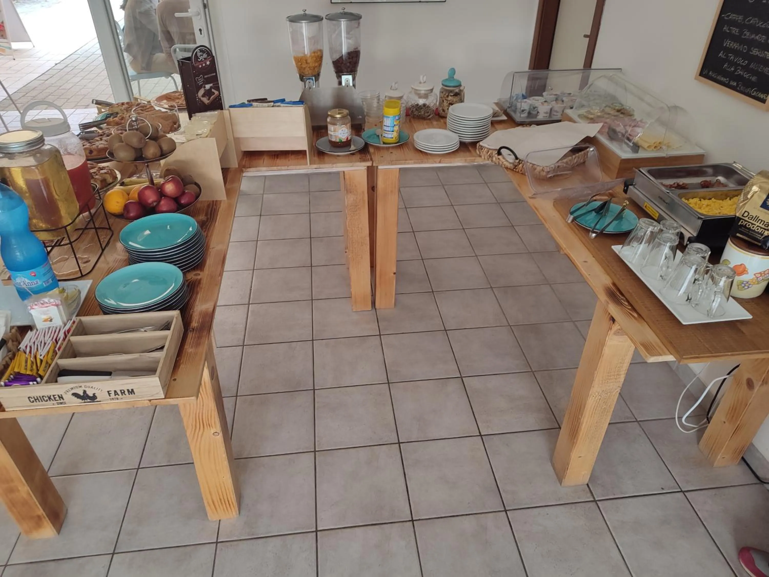 Buffet breakfast in Hotel Le Palme