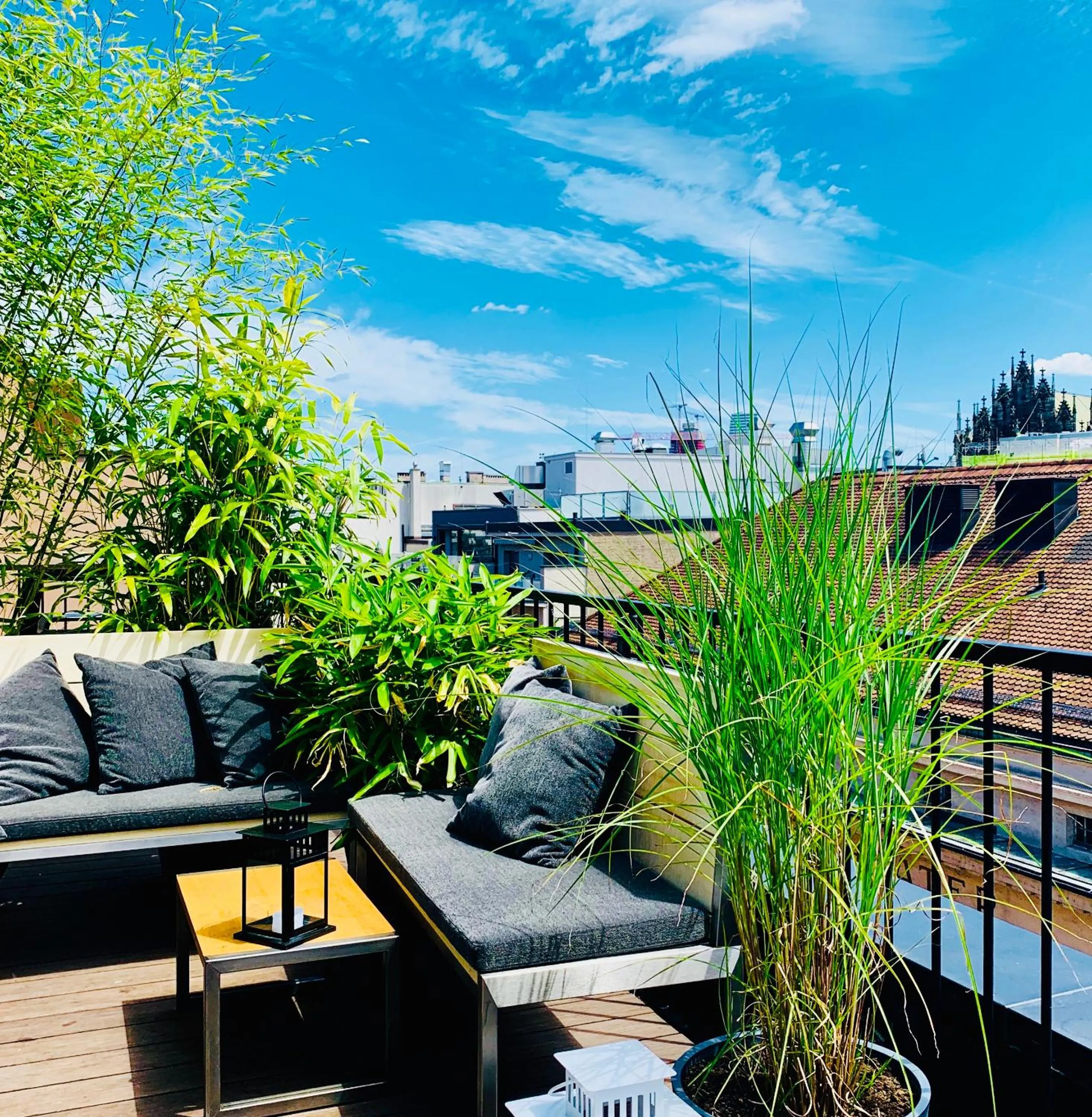 Lounge or bar in ART HOUSE Basel - Member of Design Hotels