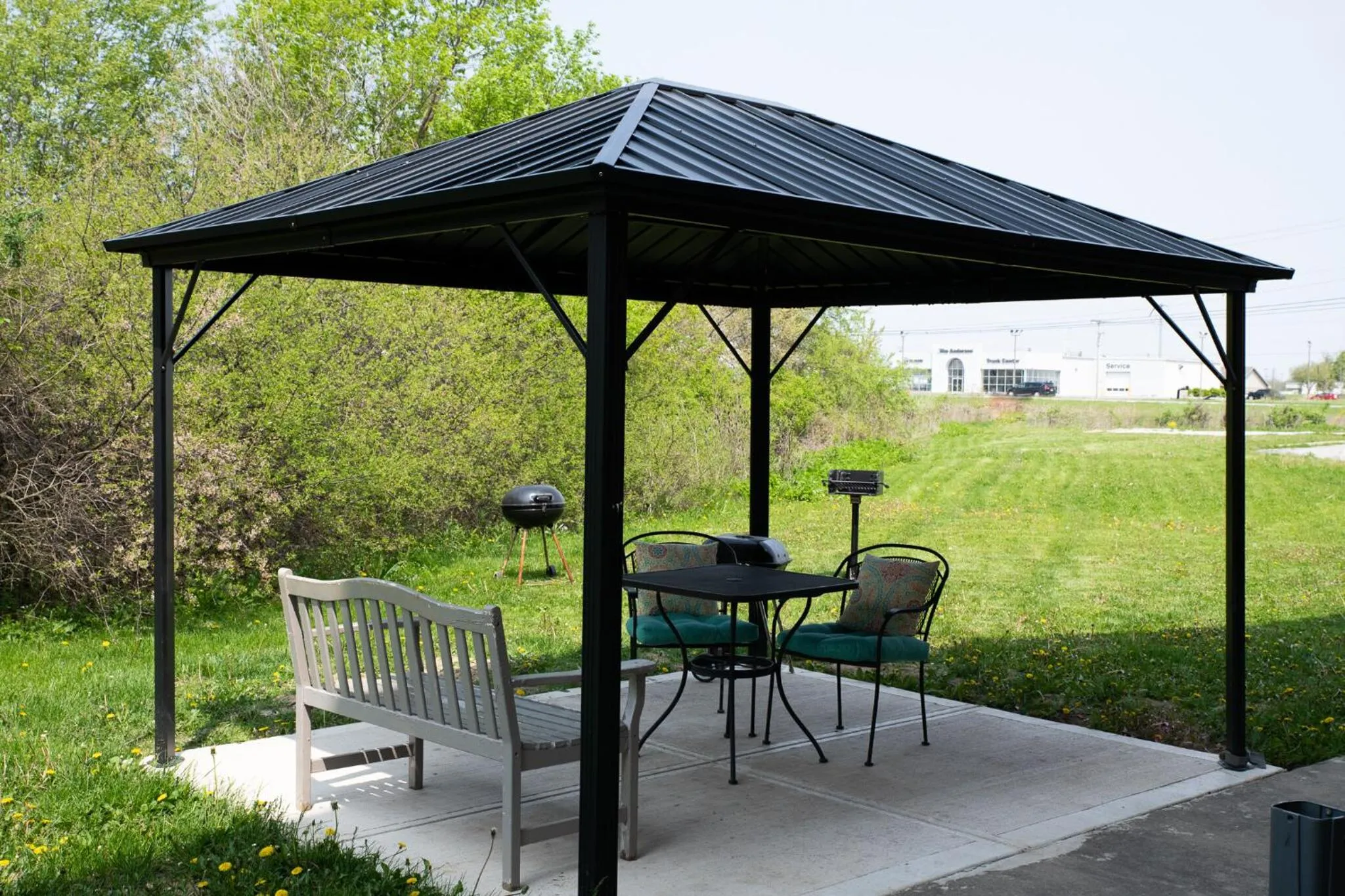 Property building in BlissPoint Inn & Suites Marion