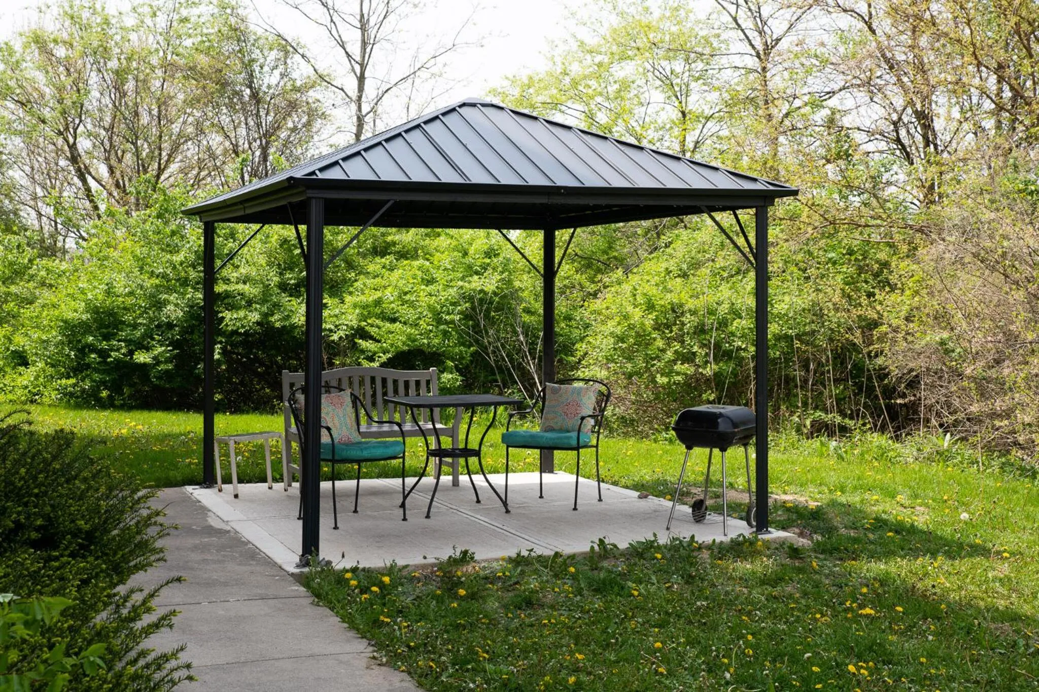 Property building in BlissPoint Inn & Suites Marion