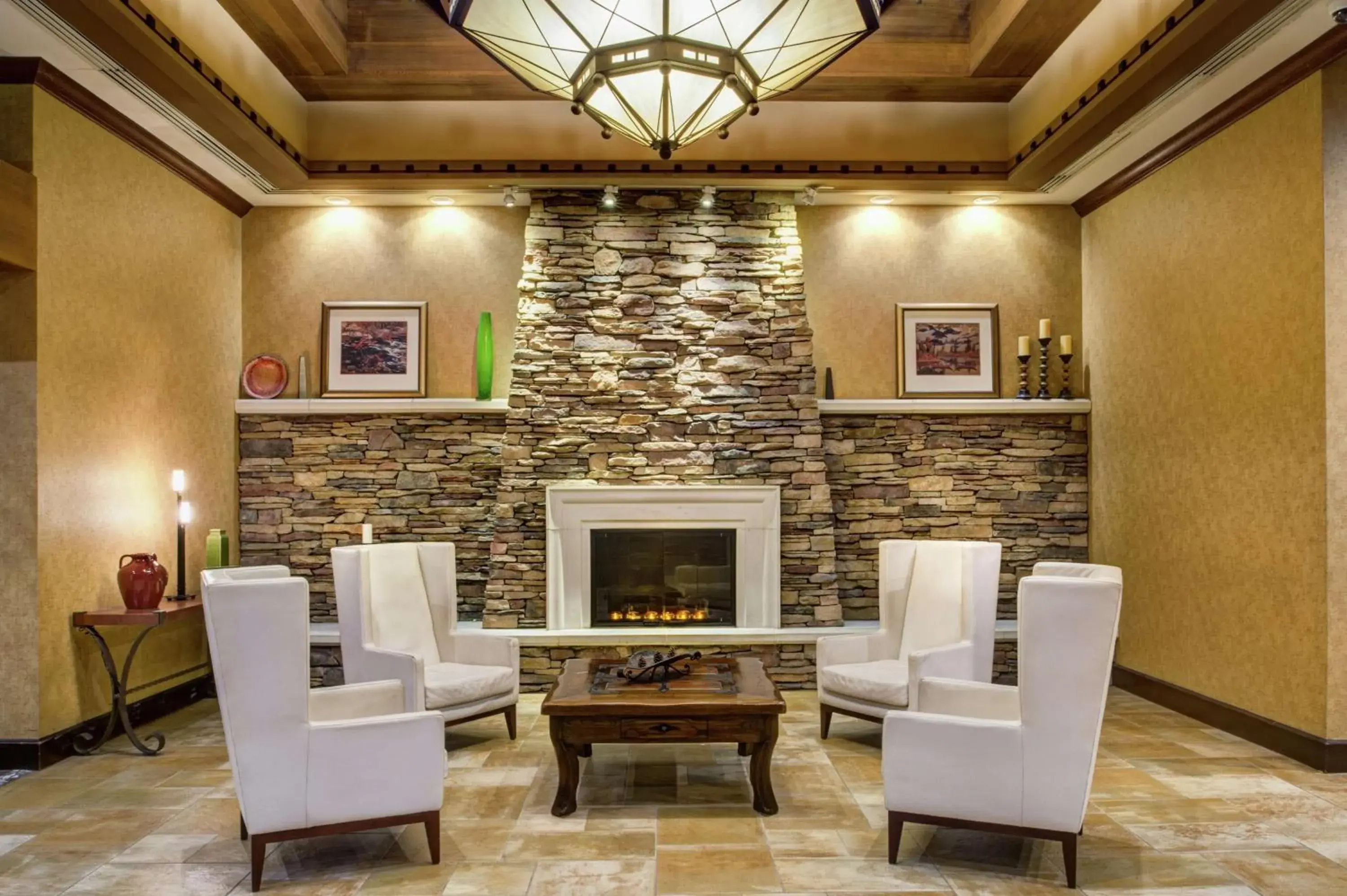 Property building in DoubleTree by Hilton Seattle Airport Property building in DoubleTree by Hilton Seattle Airport