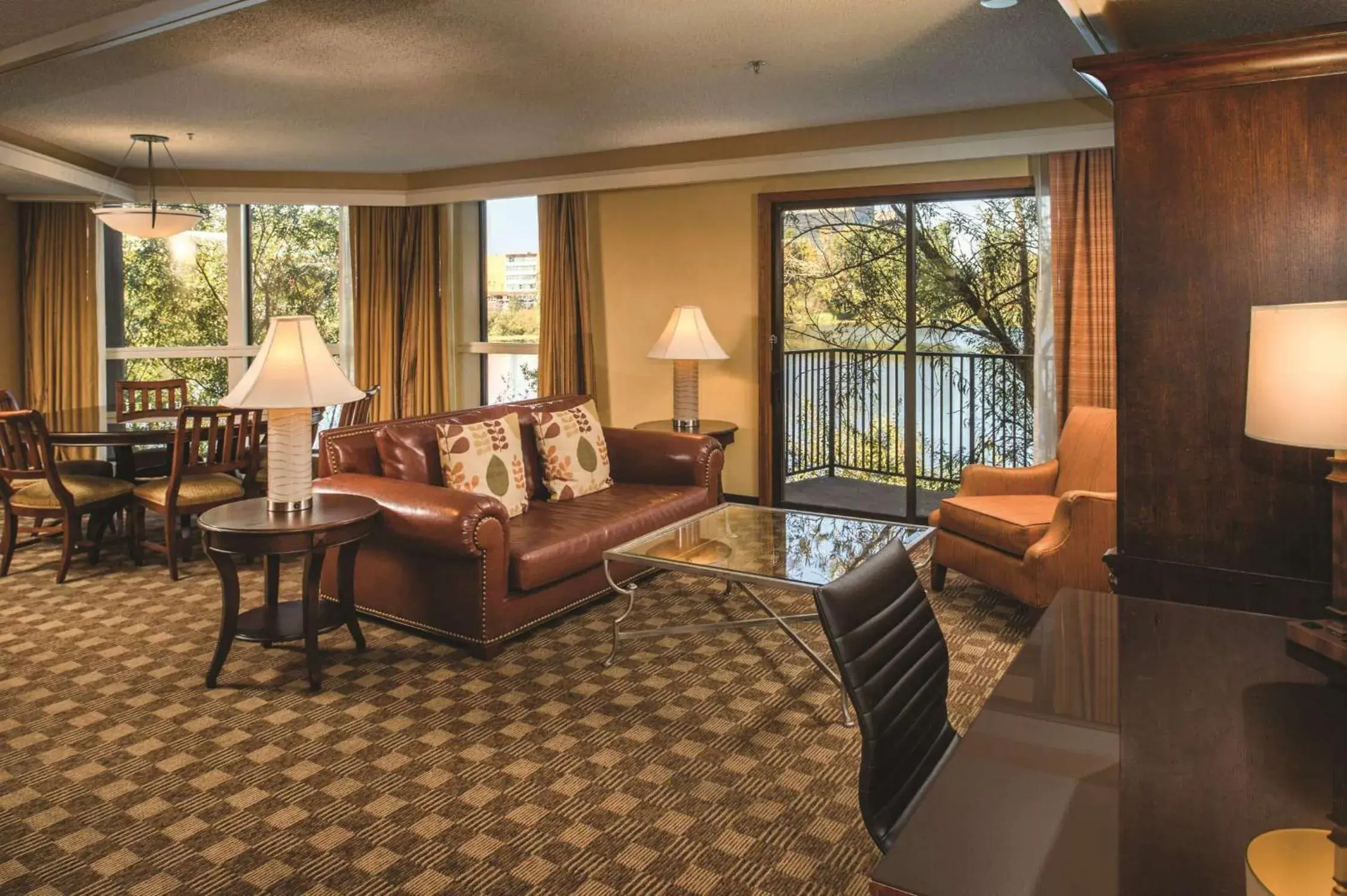 Living room in DoubleTree by Hilton Seattle Airport Living room in DoubleTree by Hilton Seattle Airport