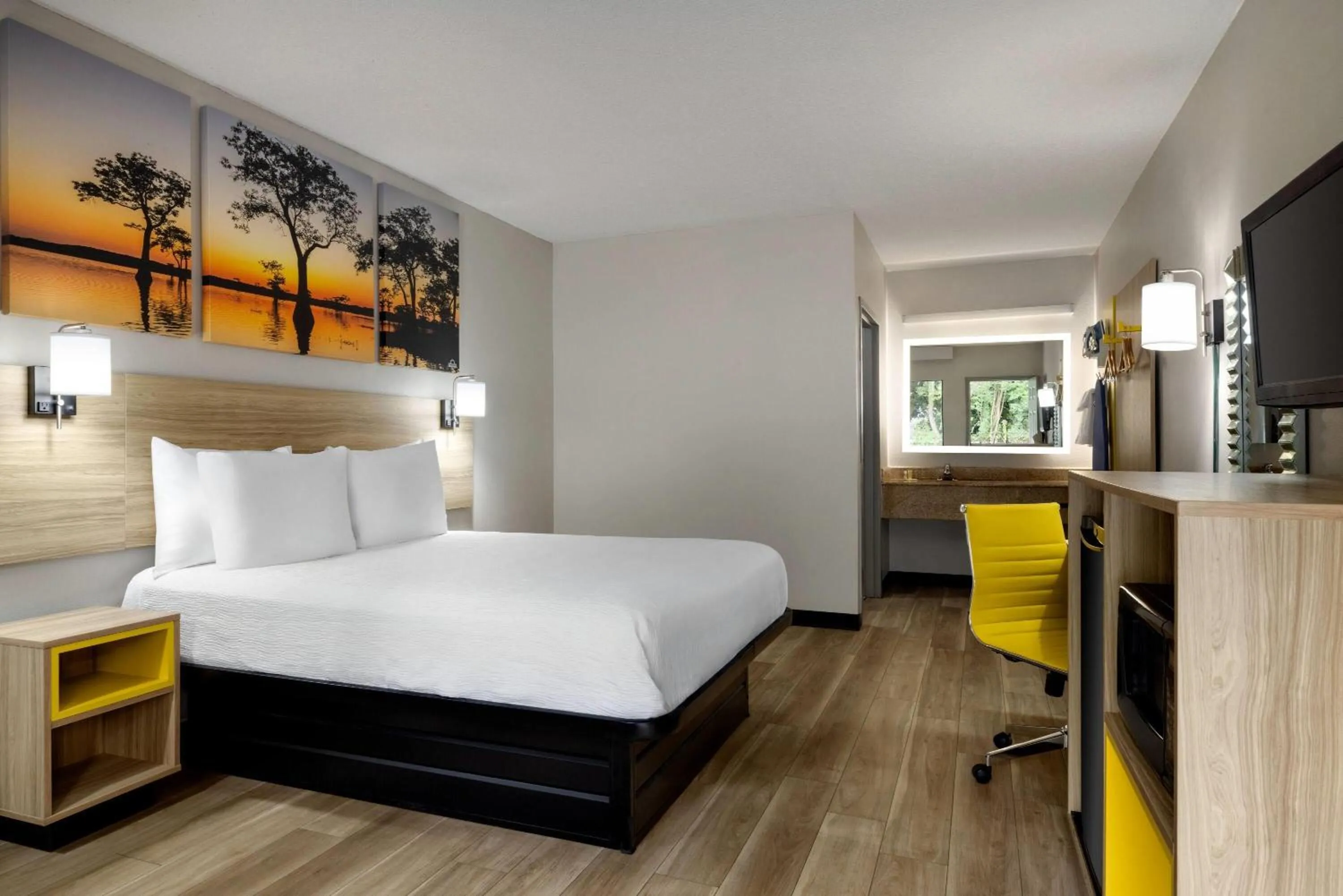 Photo of the whole room, Bed in Days Inn by Wyndham Blythewood North Columbia