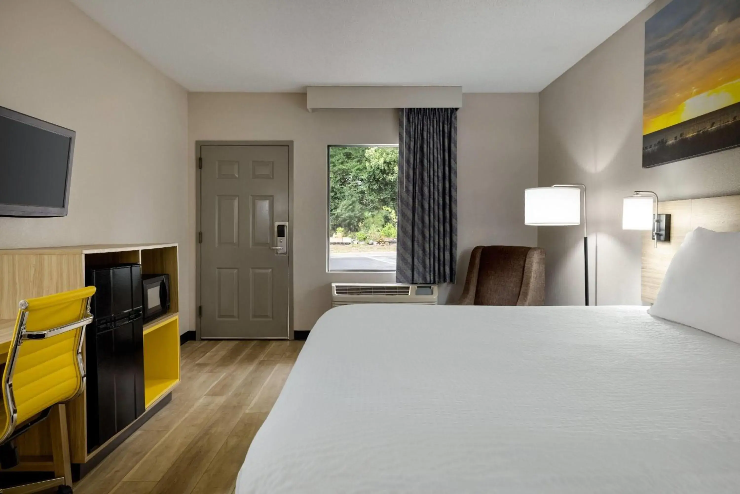 Photo of the whole room, Bed in Days Inn by Wyndham Blythewood North Columbia Photo of the whole room, Bed in Days Inn by Wyndham Blythewood North Columbia