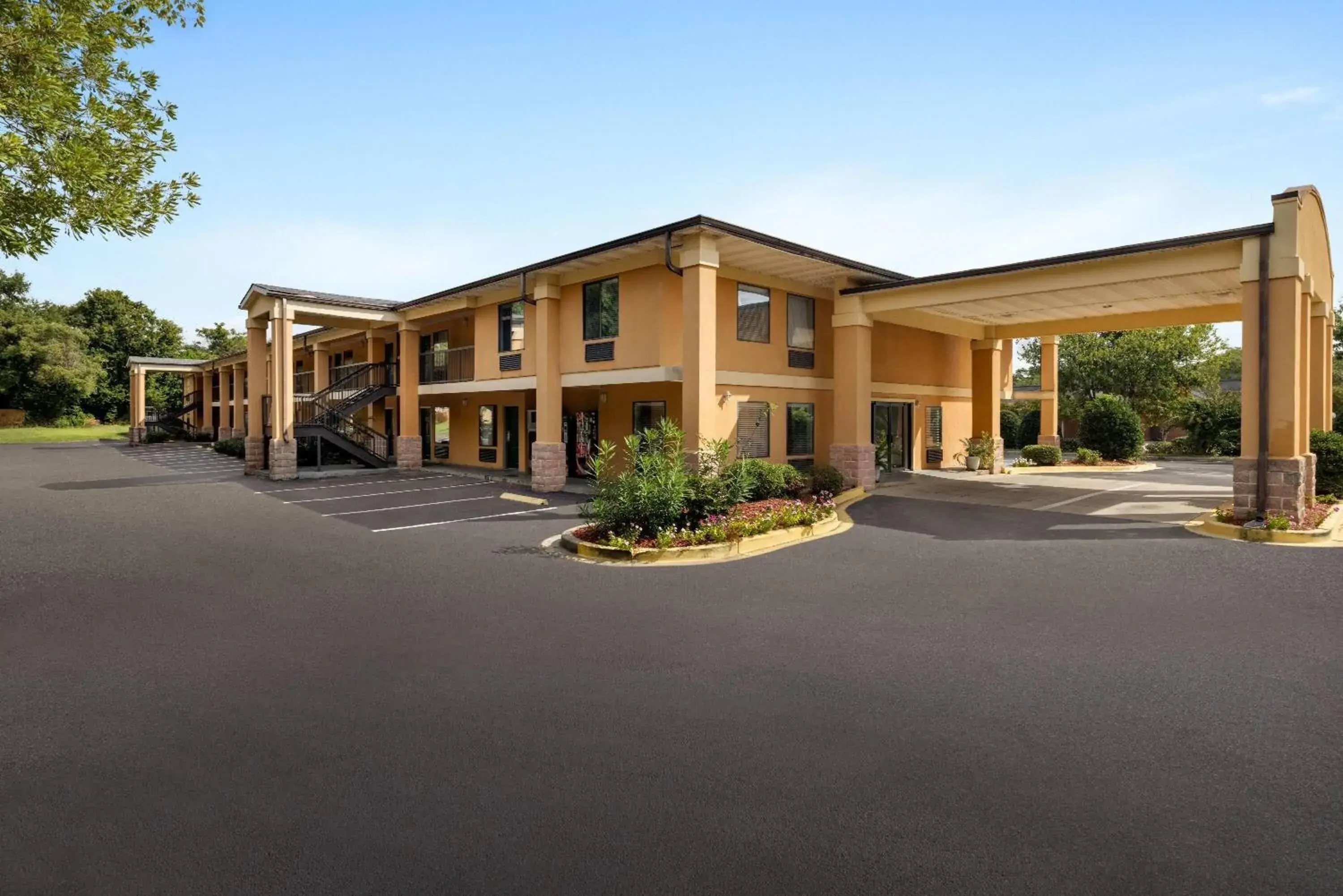 Property building in Days Inn by Wyndham Blythewood North Columbia Property building in Days Inn by Wyndham Blythewood North Columbia