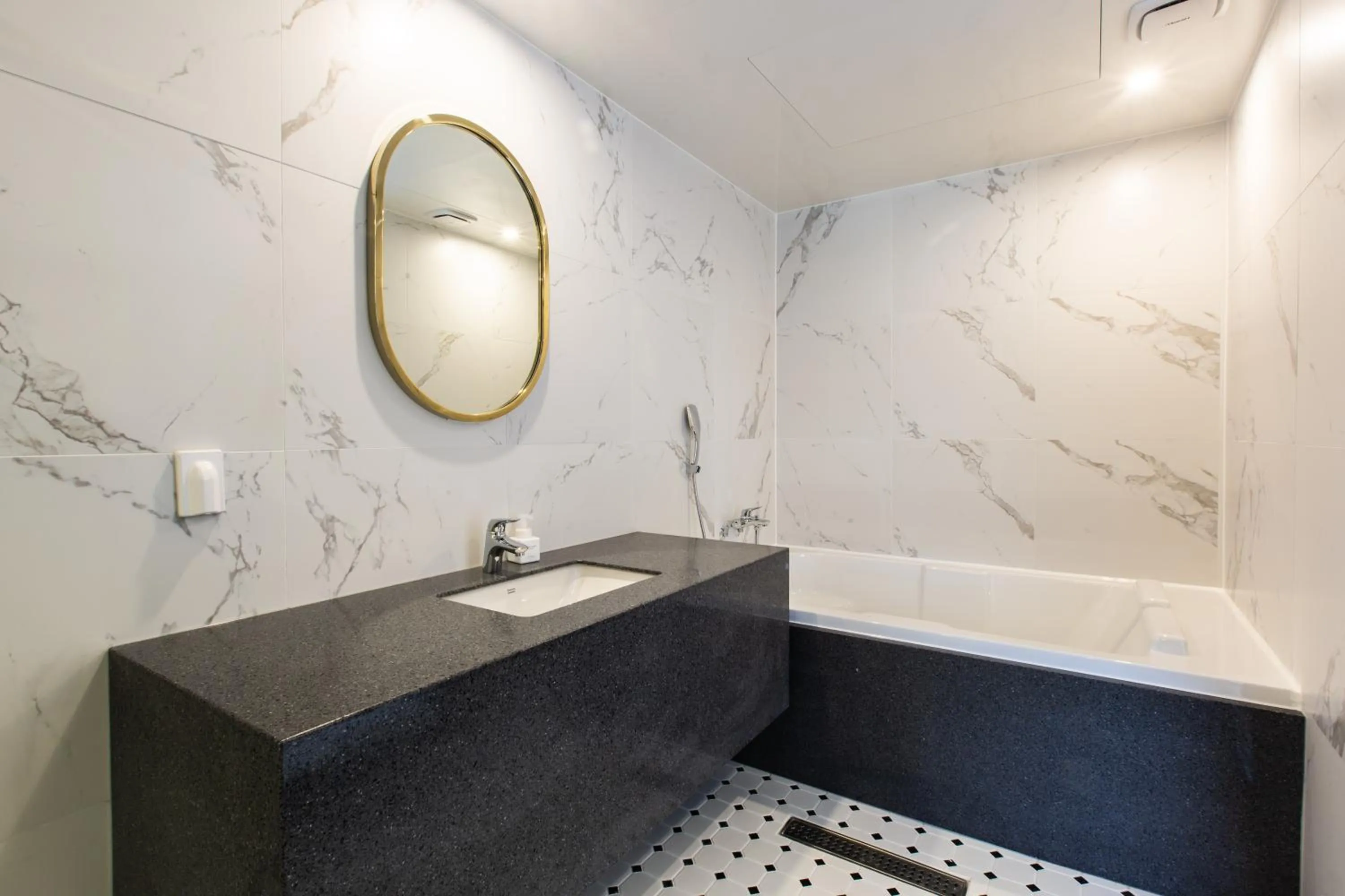 Brown Dot Gijang Yeonhwari