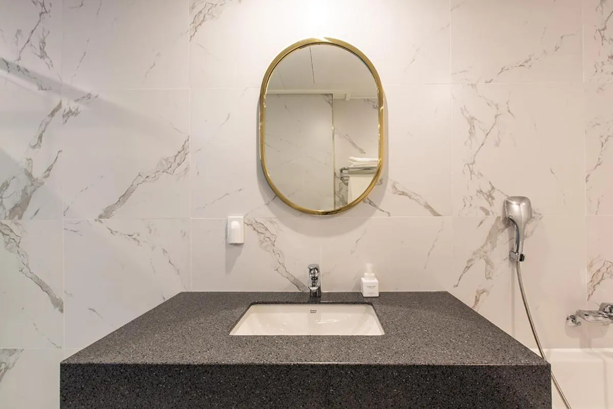 Brown Dot Gijang Yeonhwari