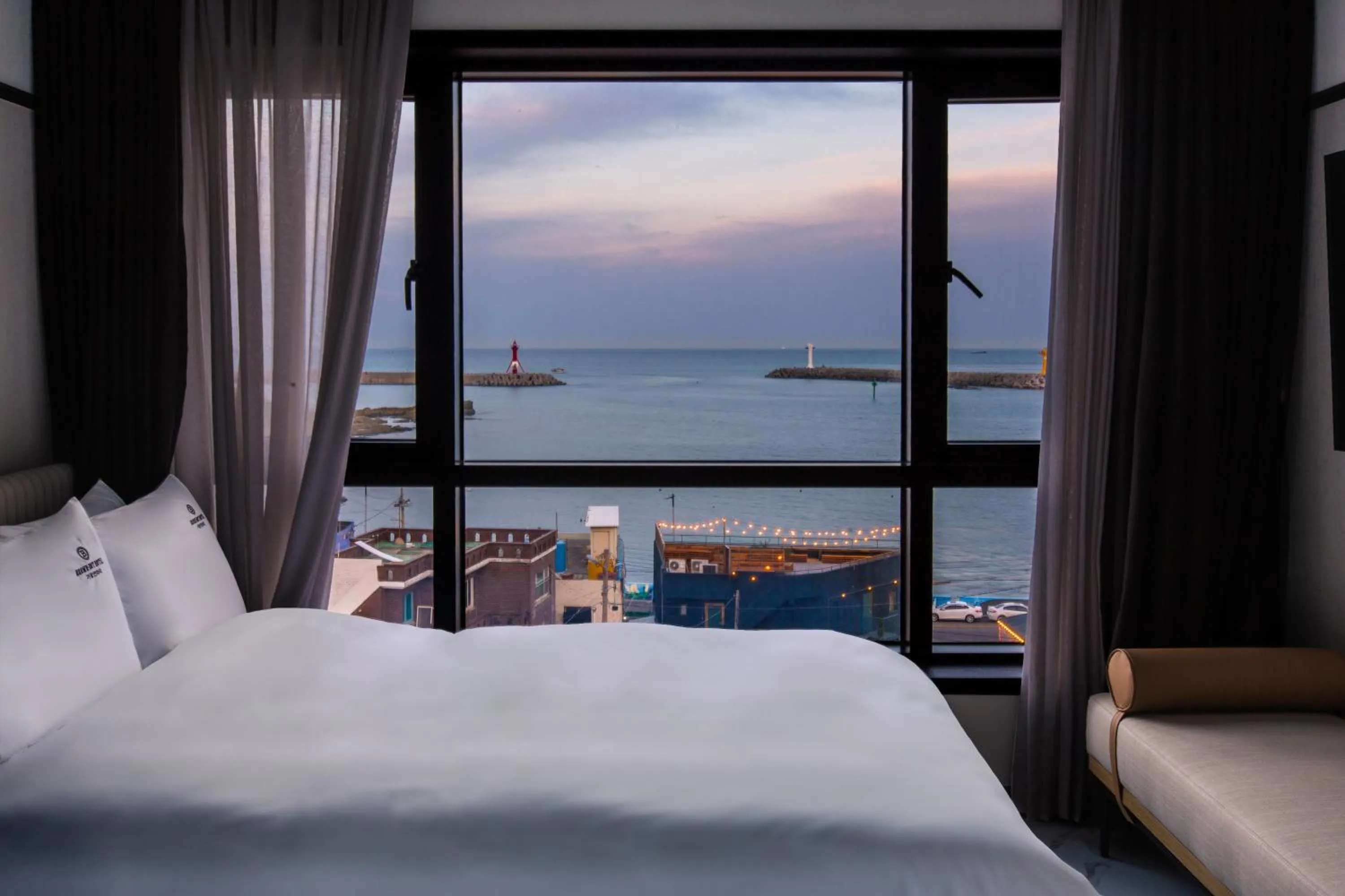 Bed in Brown Dot Gijang Yeonhwari